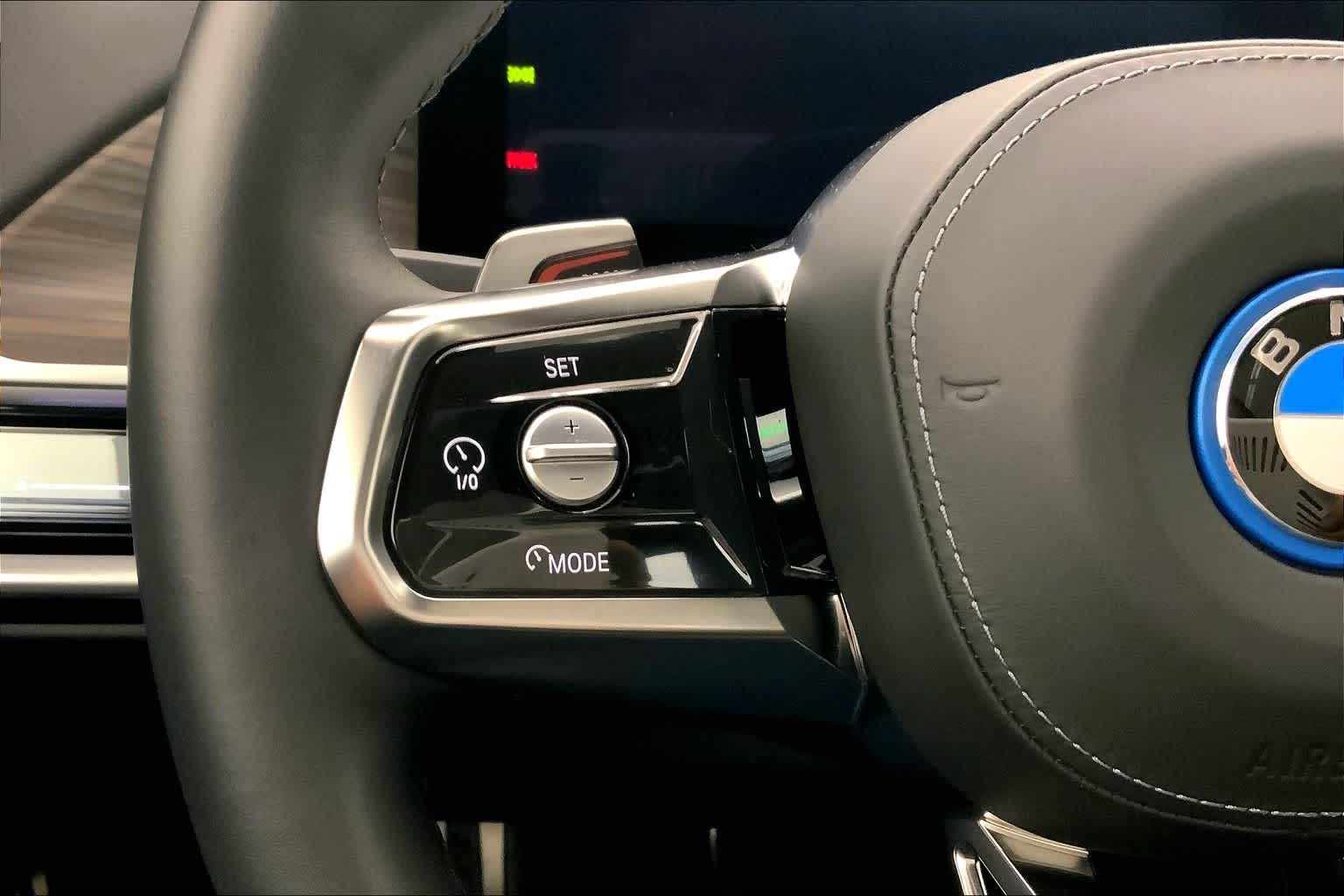 Thumbnail: 2023 BMW i7 - 24