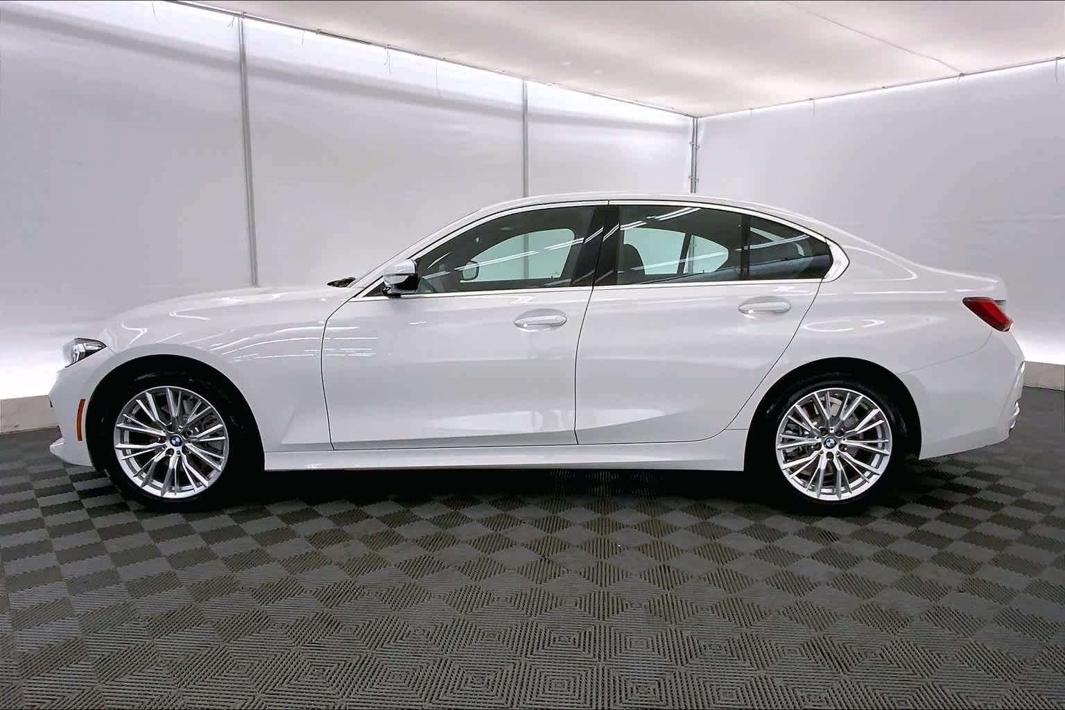 Thumbnail: 2024 BMW 3 Series - 3