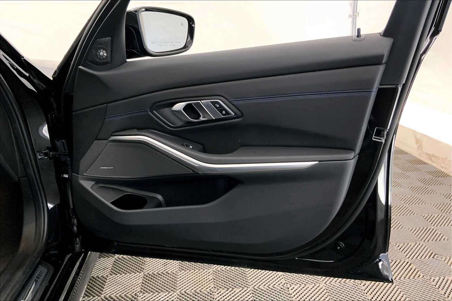 Thumbnail: 2023 BMW 3 Series - 28