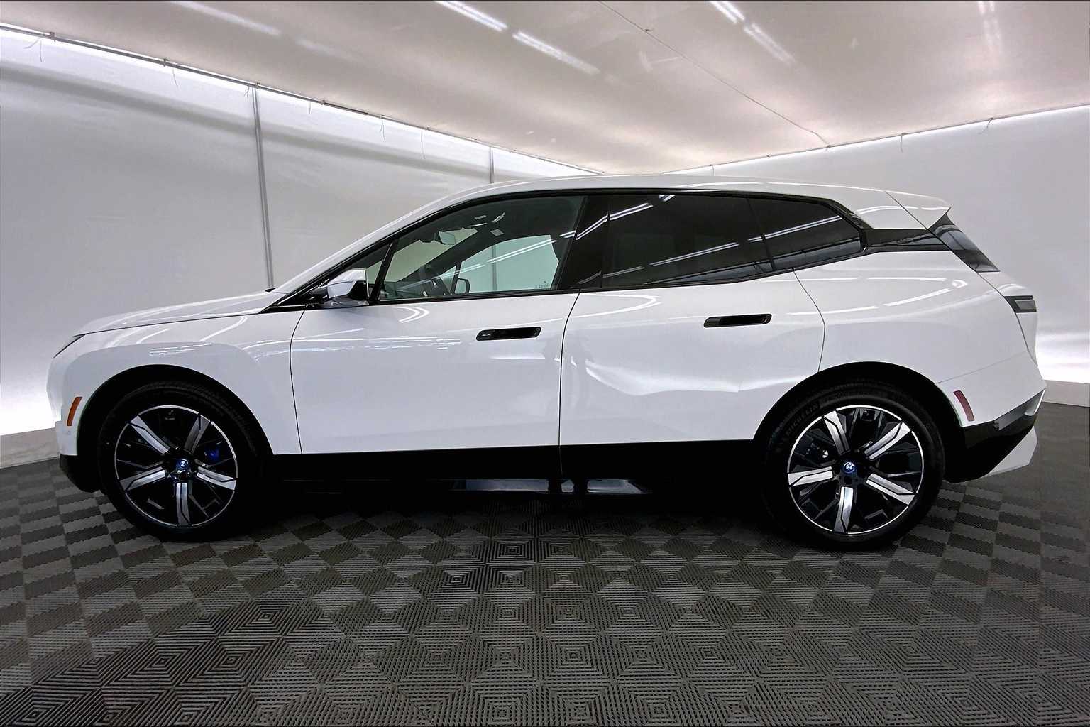 Thumbnail: 2024 BMW iX - 3