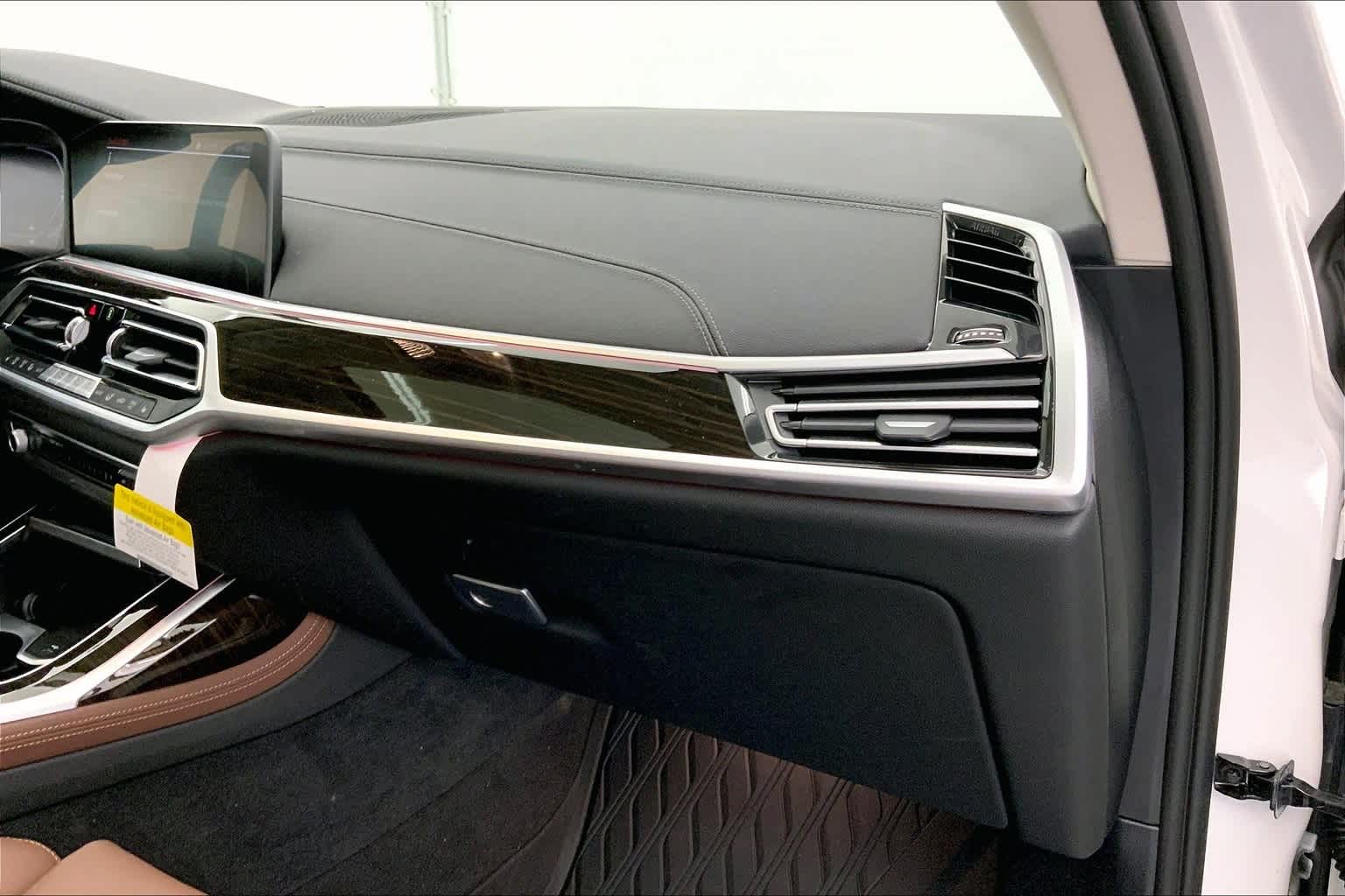 Thumbnail: 2021 BMW X7 - 23