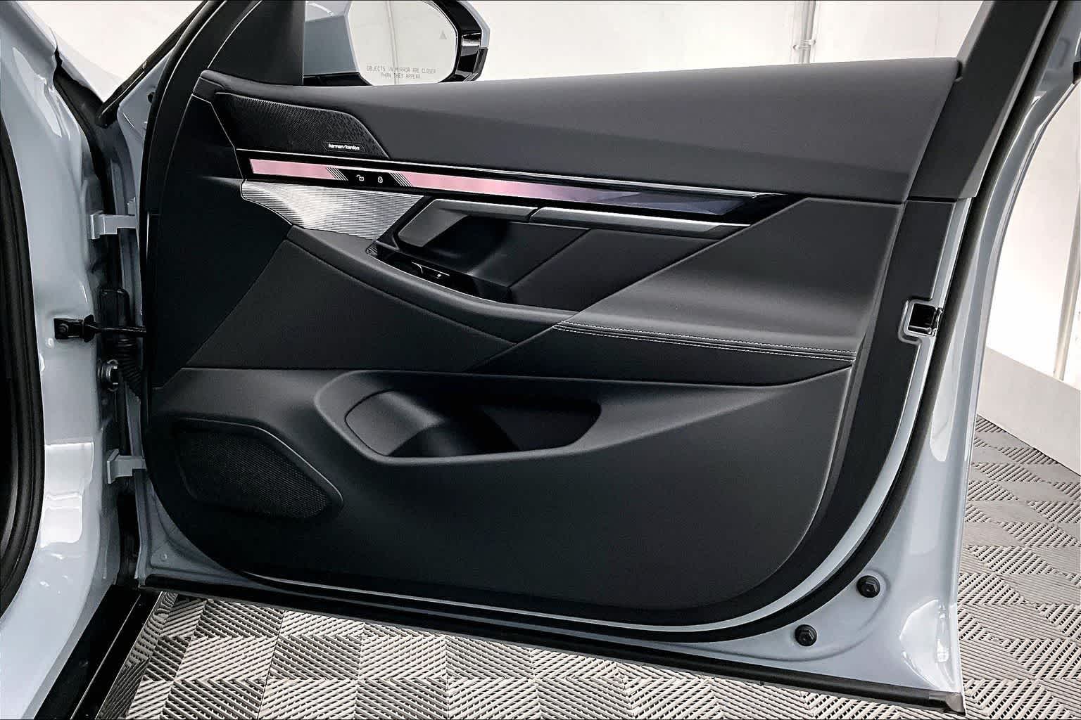 Thumbnail: 2026 BMW i5 - 28