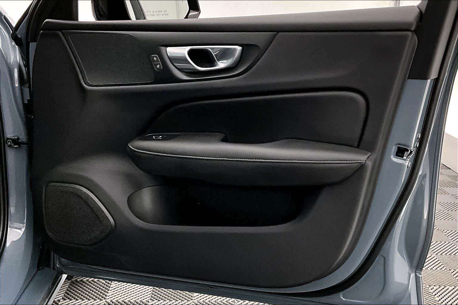 Thumbnail: 2024 Volvo S60 - 28