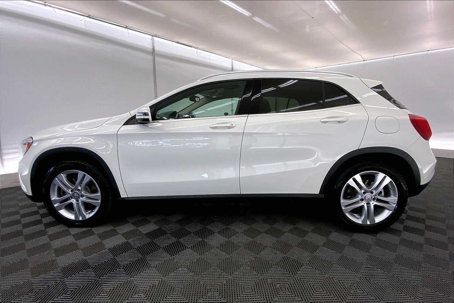 Thumbnail: 2015 Mercedes-Benz GLA - 3