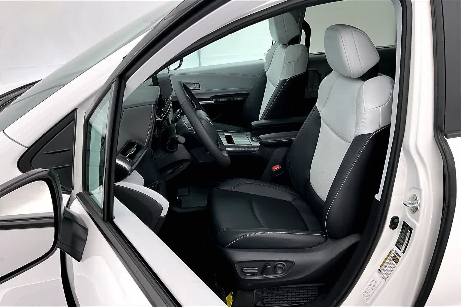 Thumbnail: 2025 Toyota Sienna - 11