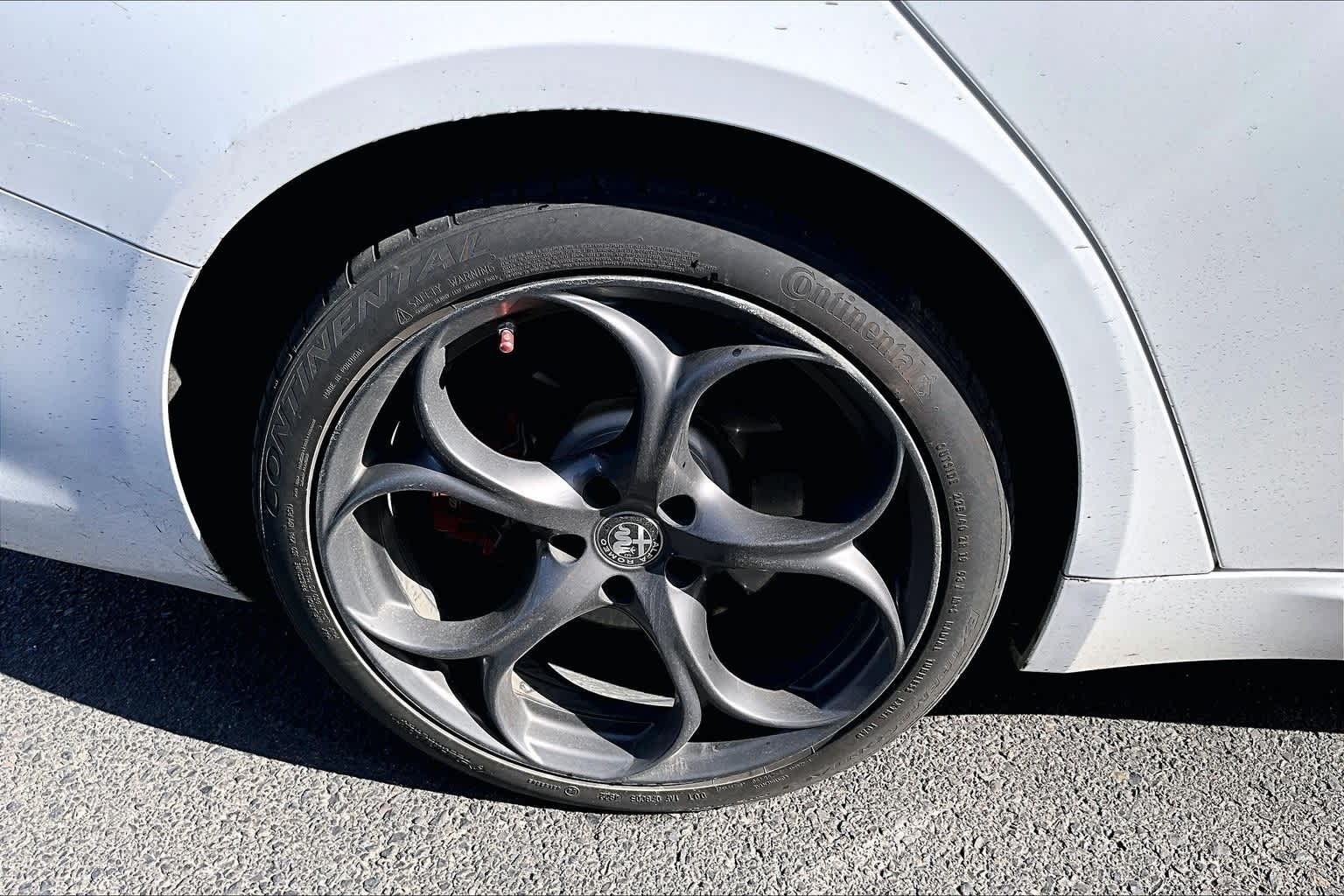 Thumbnail: 2019 Alfa Romeo Giulia - 20