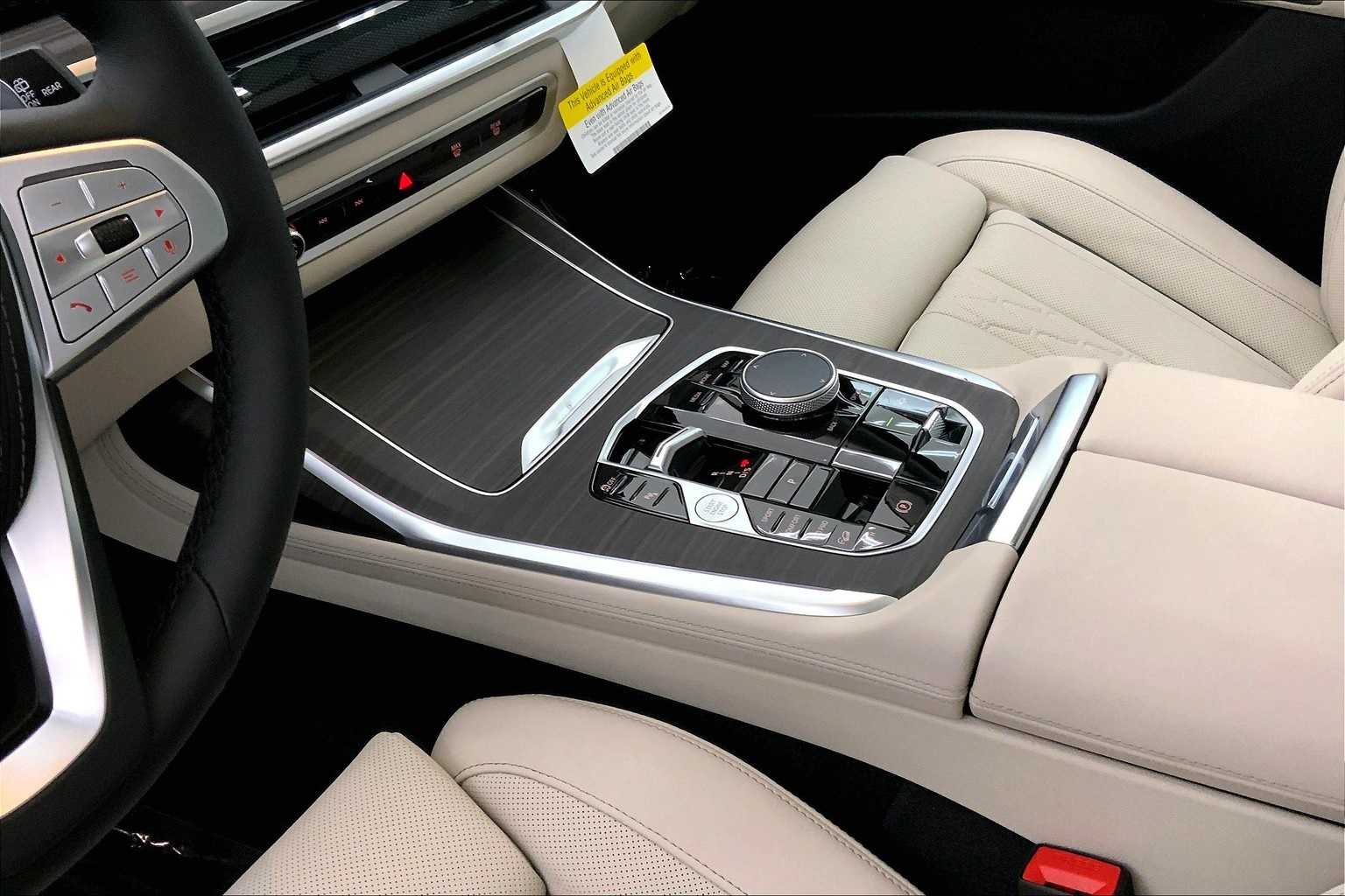 Thumbnail: 2026 BMW X7 - 17