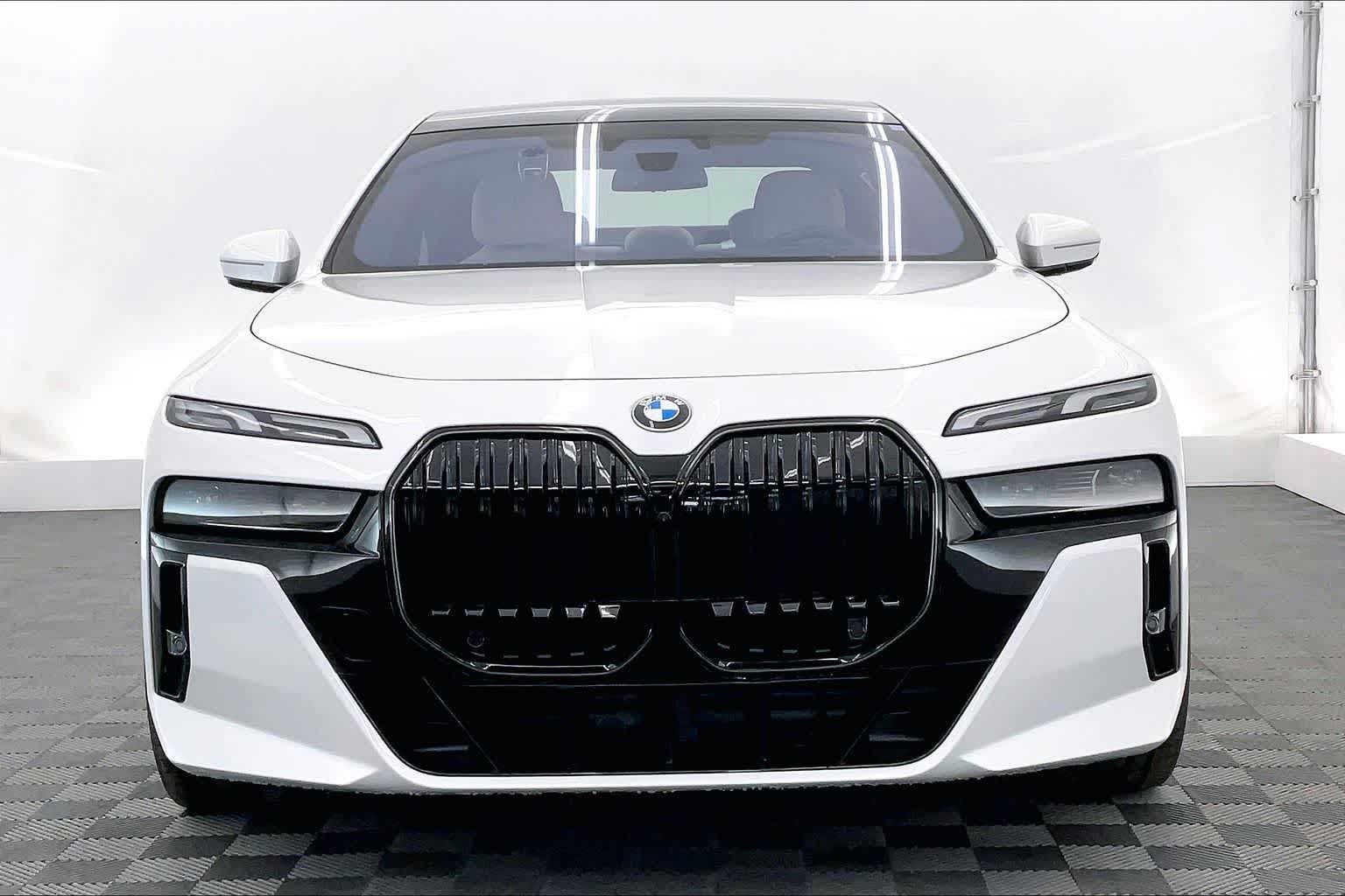 Thumbnail: 2025 BMW 7 Series - 6
