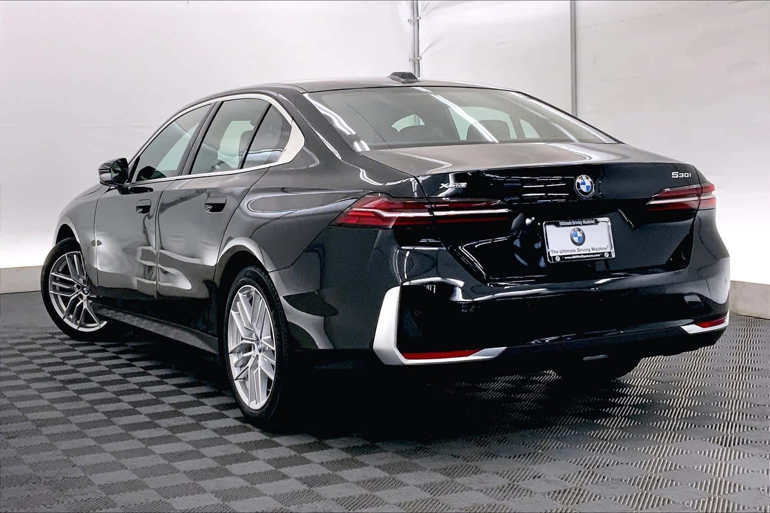 Thumbnail: 2024 BMW 5 Series - 4