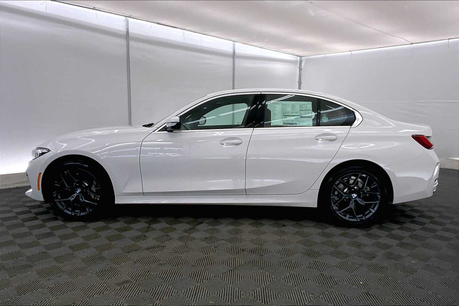 Thumbnail: 2025 BMW 3 Series - 3