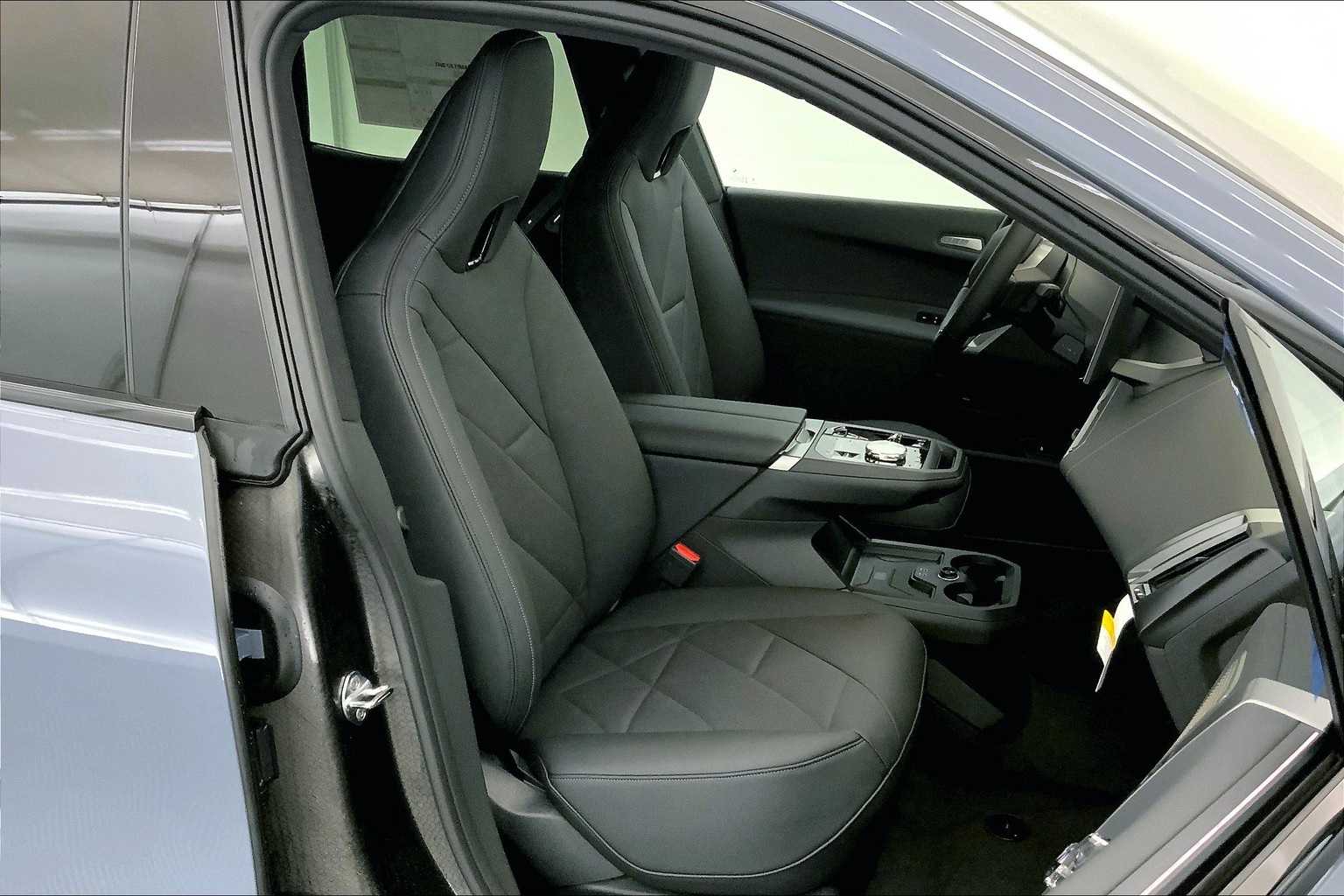 Thumbnail: 2025 BMW iX - 14