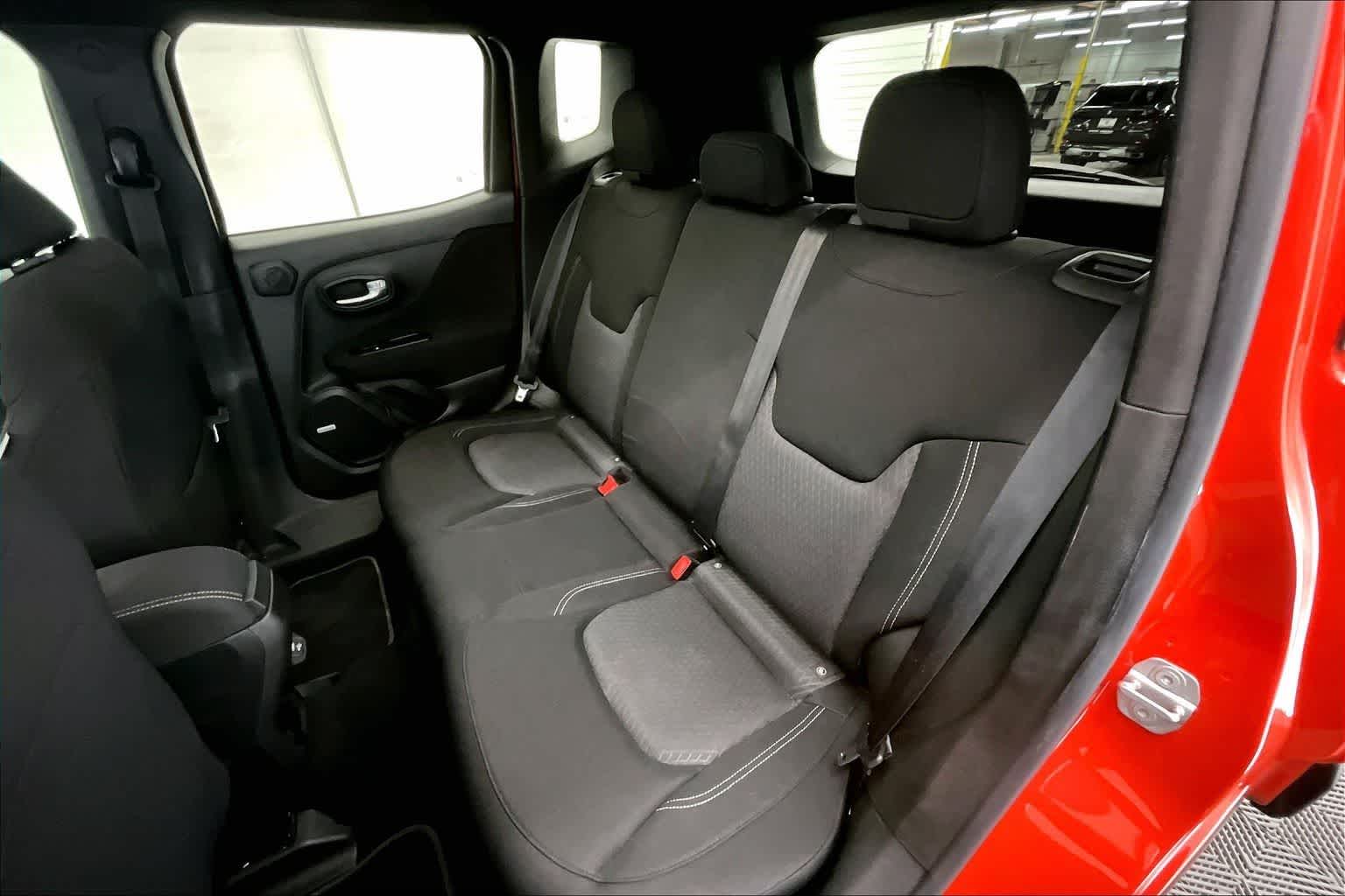 Thumbnail: 2021 Jeep Renegade - 29