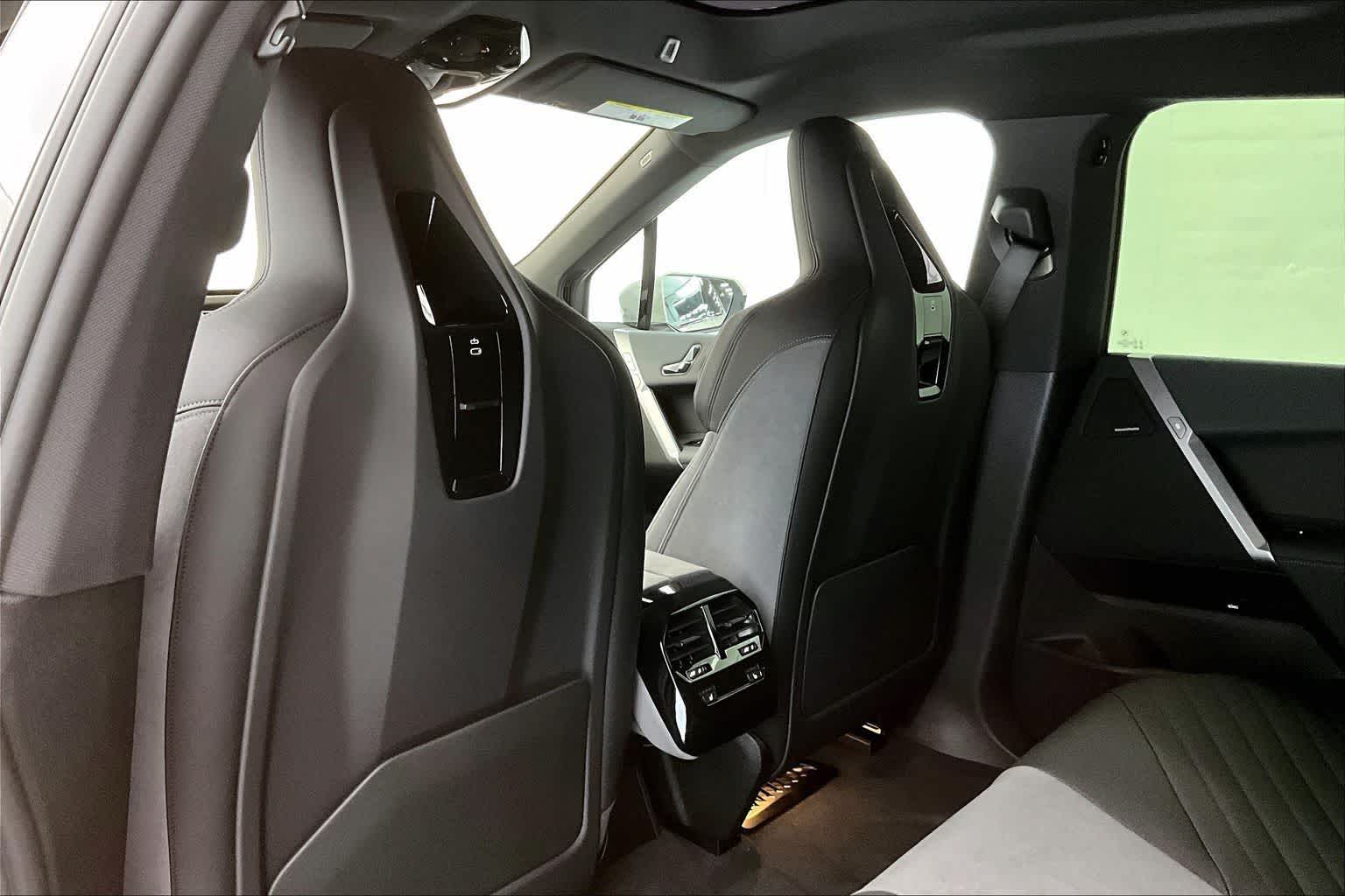 Thumbnail: 2026 BMW iX - 11