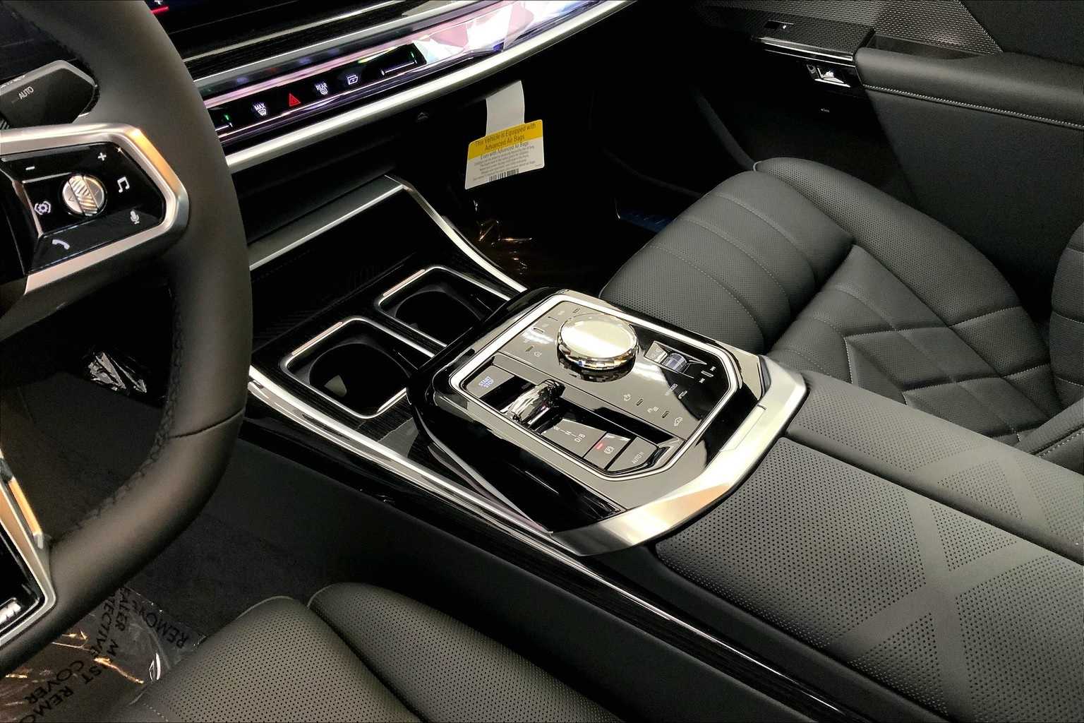 Thumbnail: 2026 BMW i7 - 17