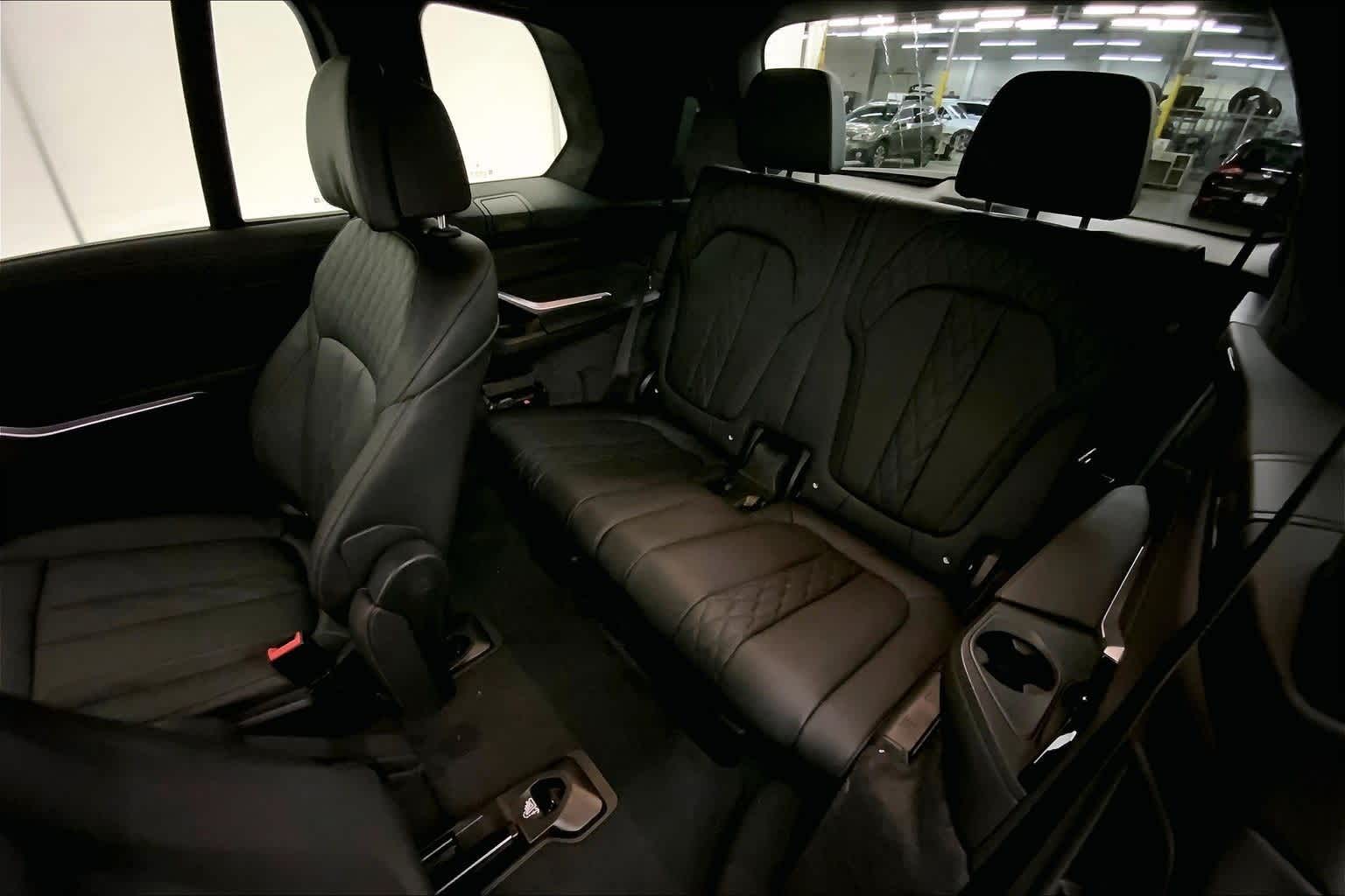 Thumbnail: 2026 BMW X7 - 13