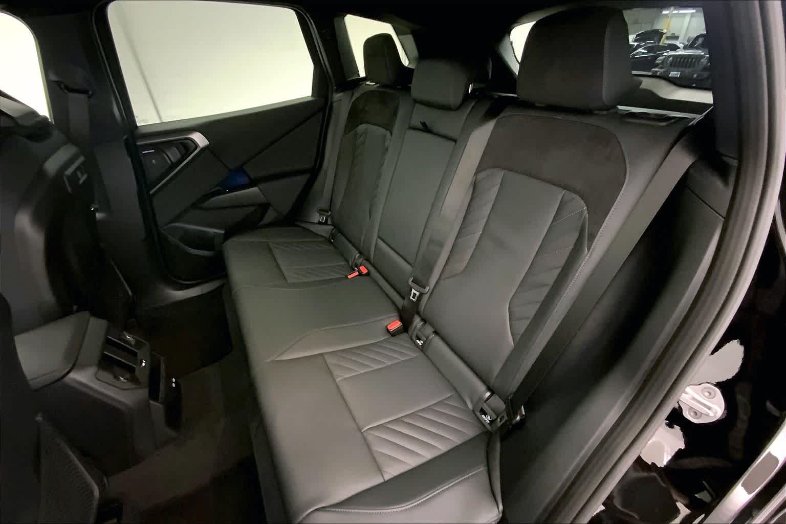 Thumbnail: 2025 BMW X3 - 13