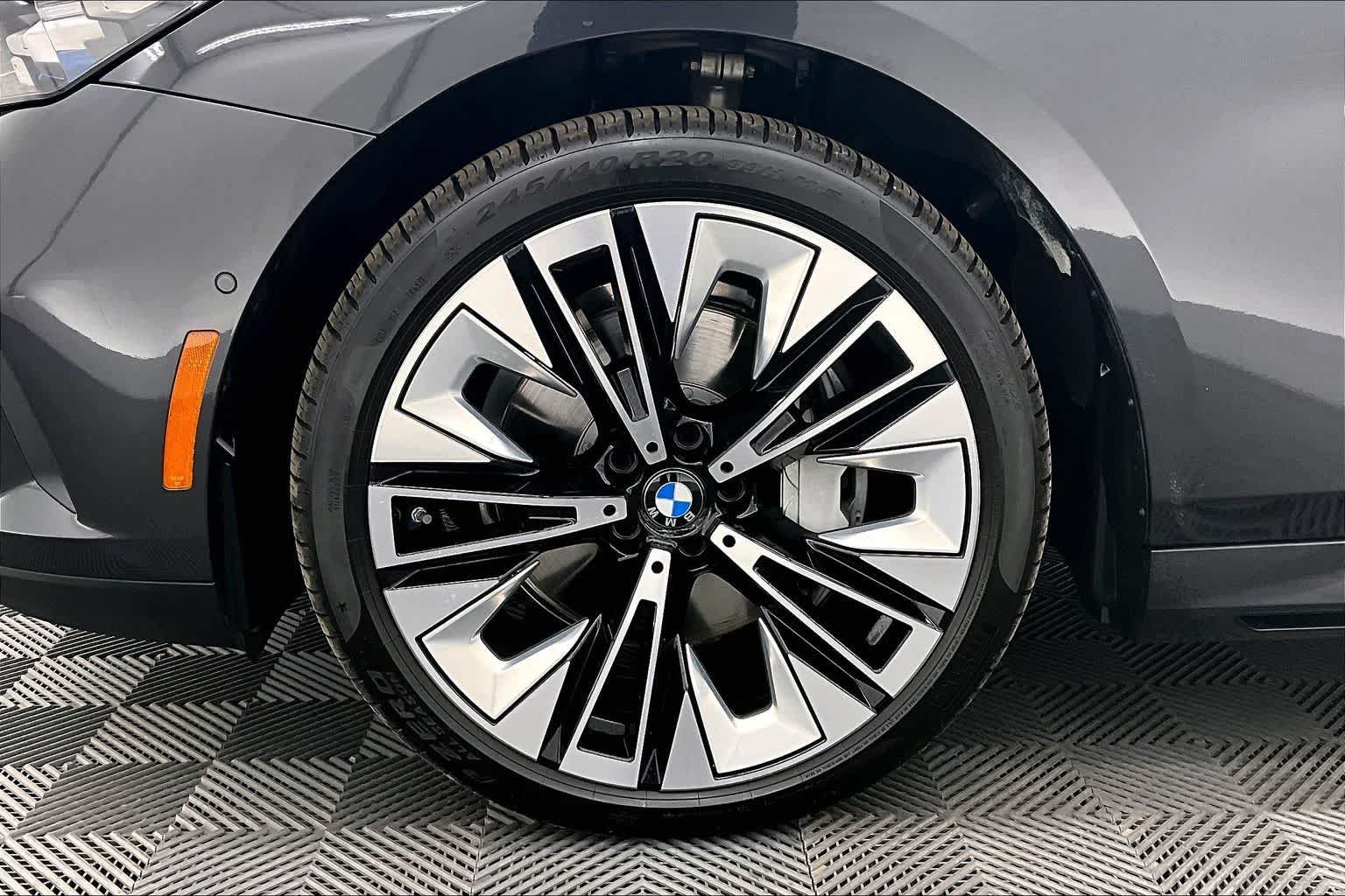 Thumbnail: 2026 BMW 5 Series - 8