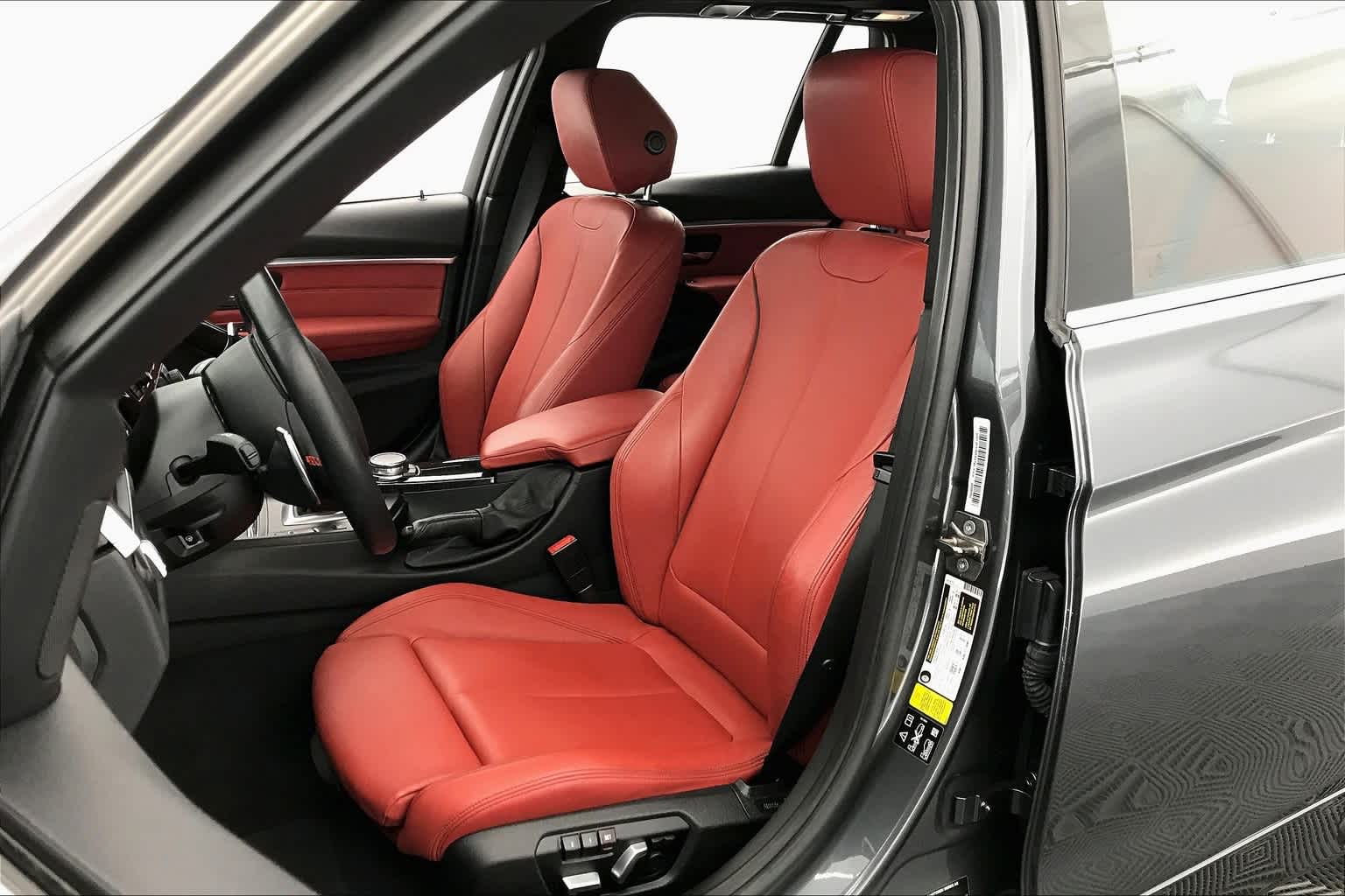 Thumbnail: 2016 BMW 3 Series - 14