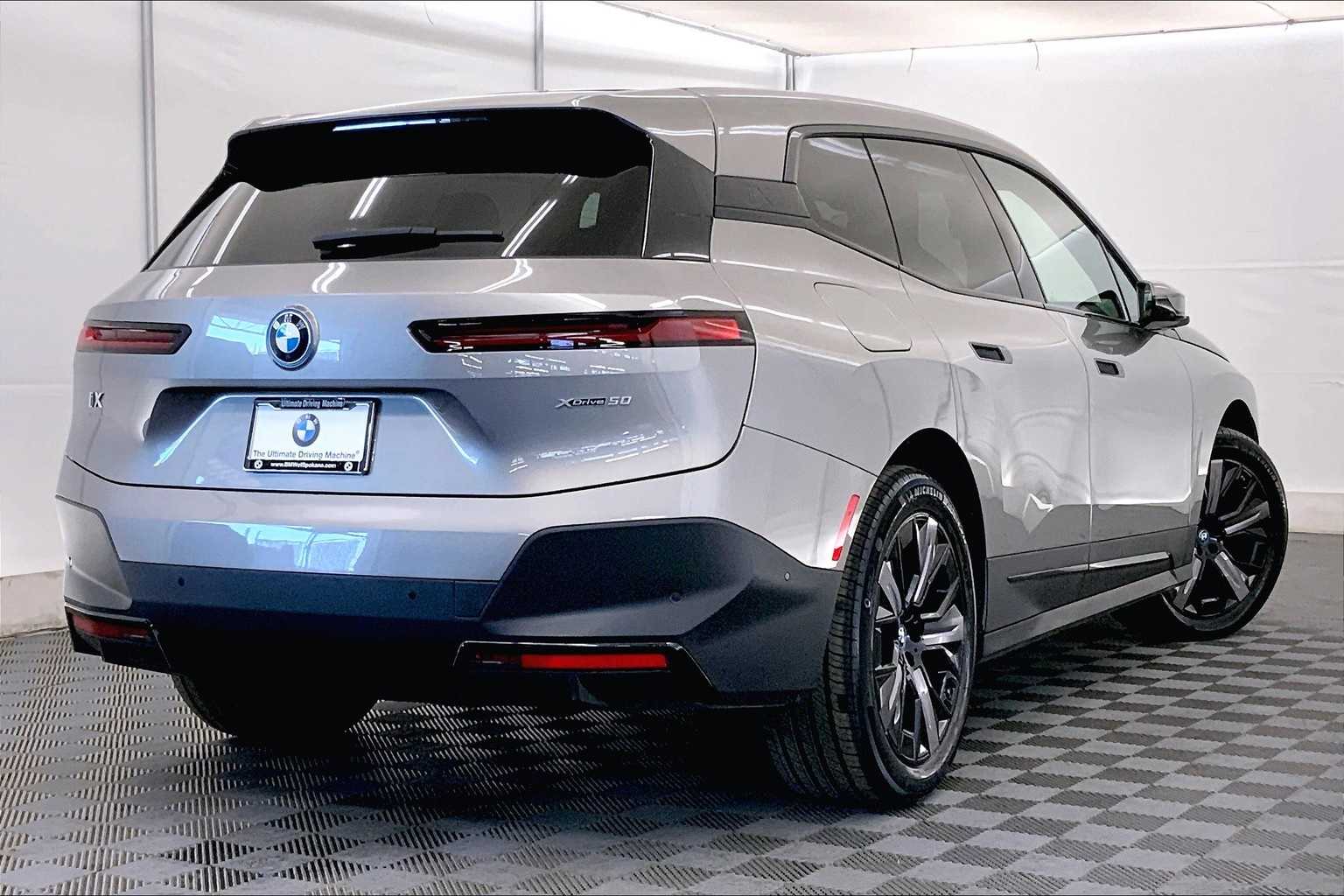 Thumbnail: 2023 BMW iX - 21