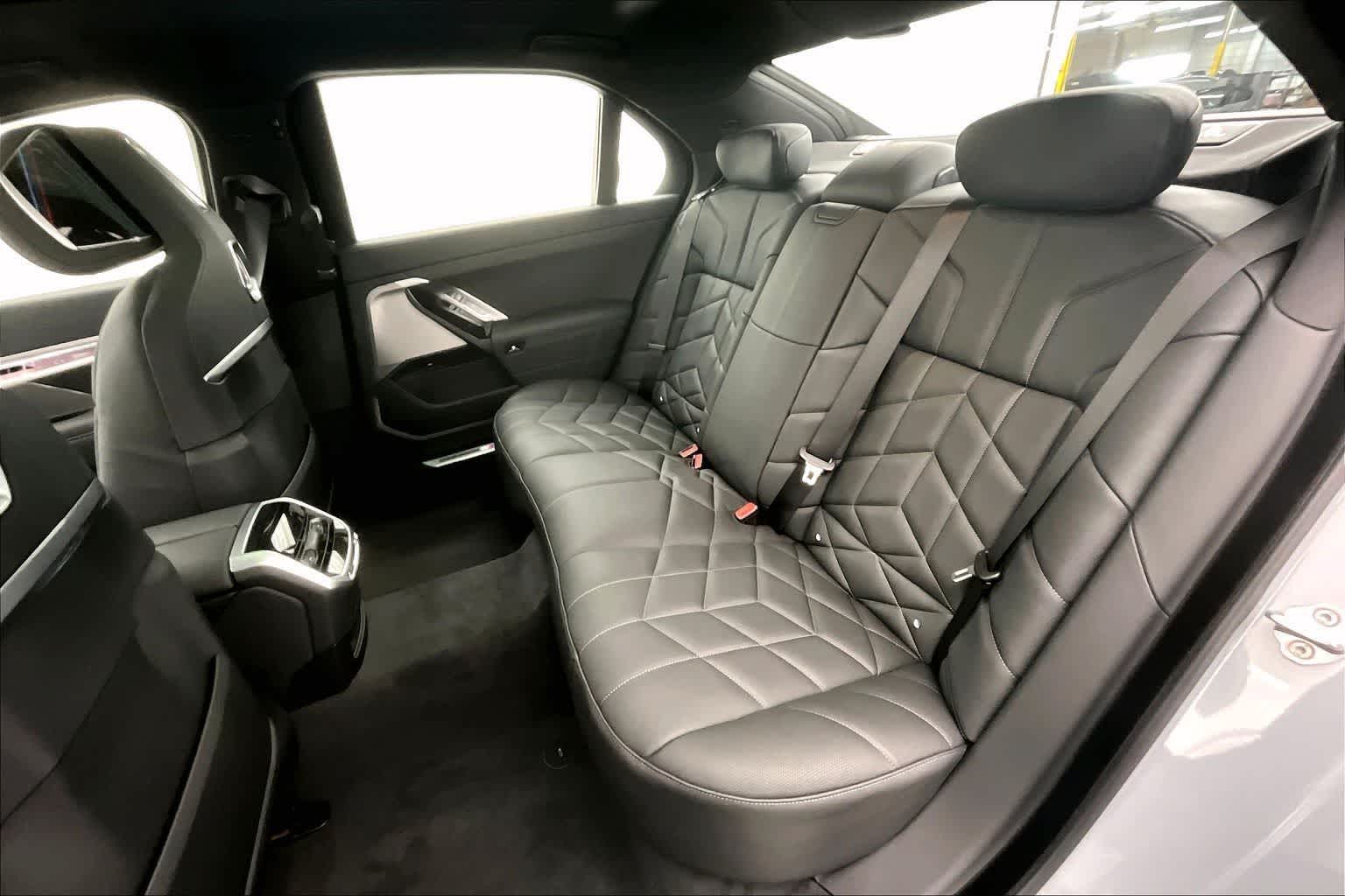 Thumbnail: 2026 BMW 7 Series - 13