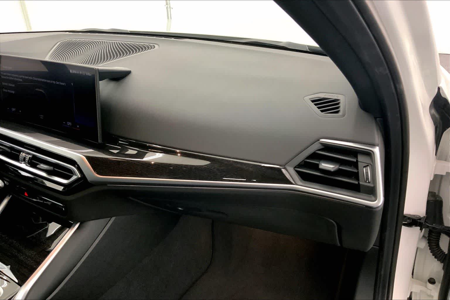 Thumbnail: 2024 BMW 3 Series - 23