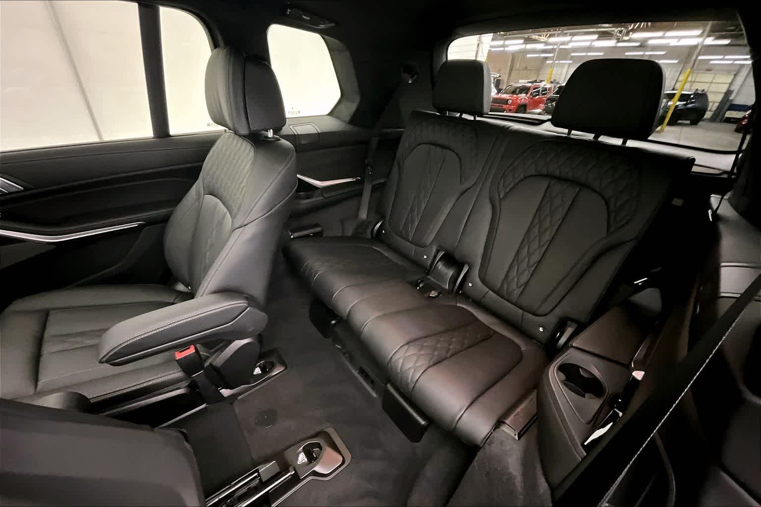 Thumbnail: 2026 BMW X7 - 13