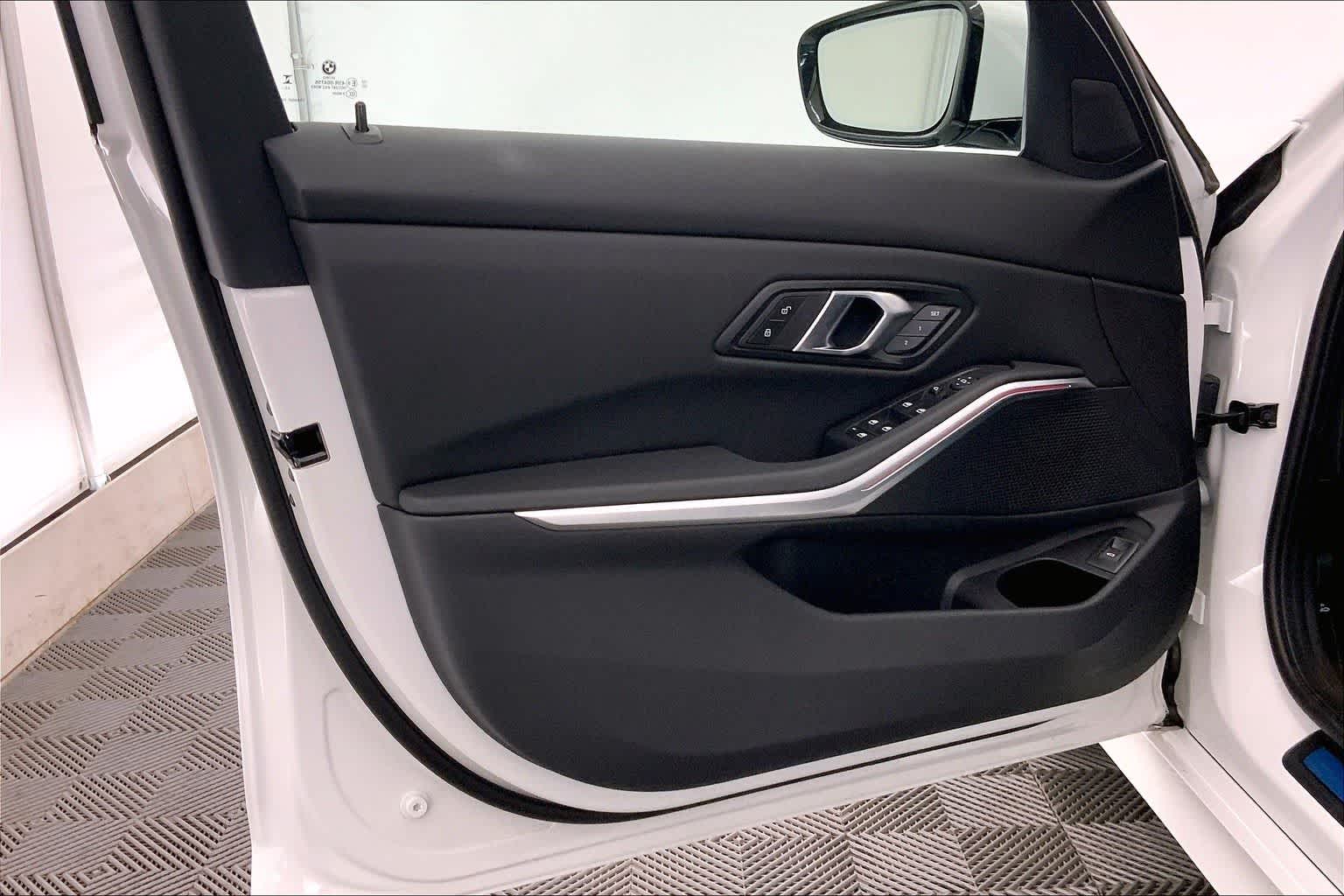 Thumbnail: 2024 BMW 3 Series - 27