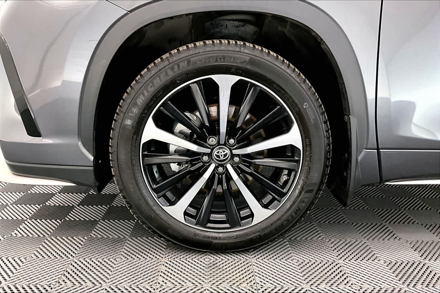 Thumbnail: 2021 Toyota Highlander - 8