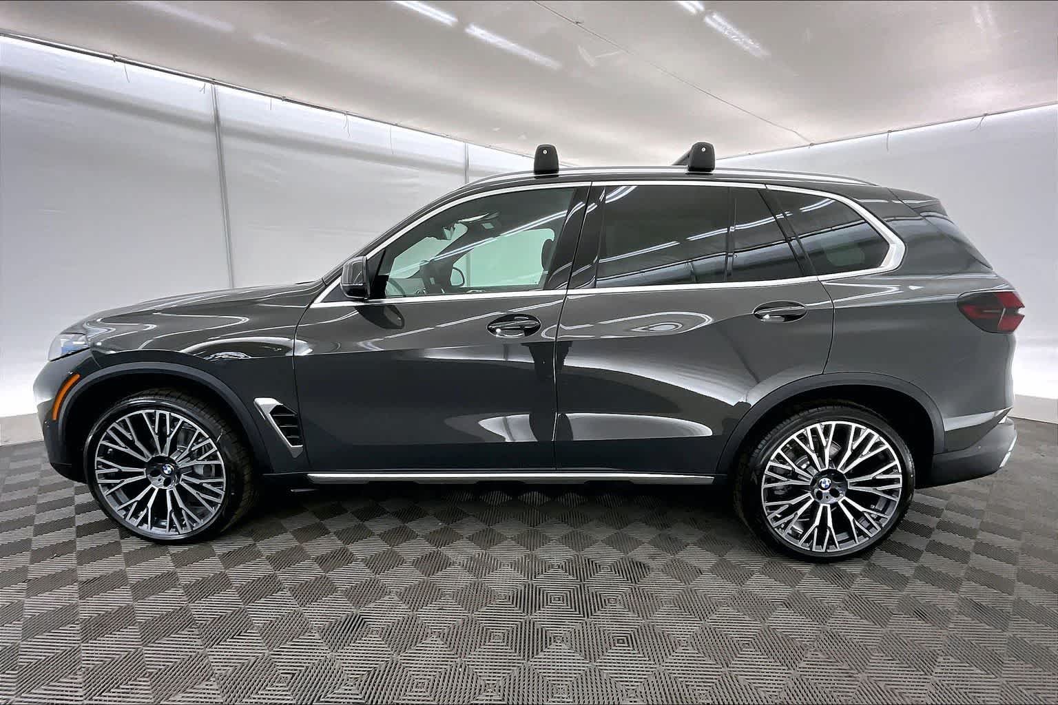 Thumbnail: 2026 BMW X5 - 3