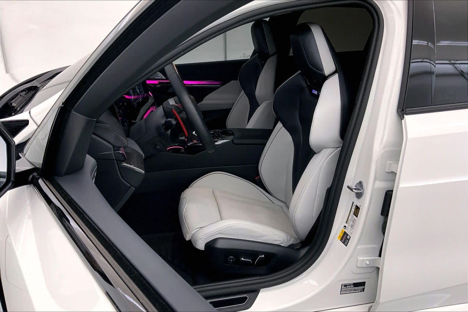 Thumbnail: 2026 BMW M5 - 11