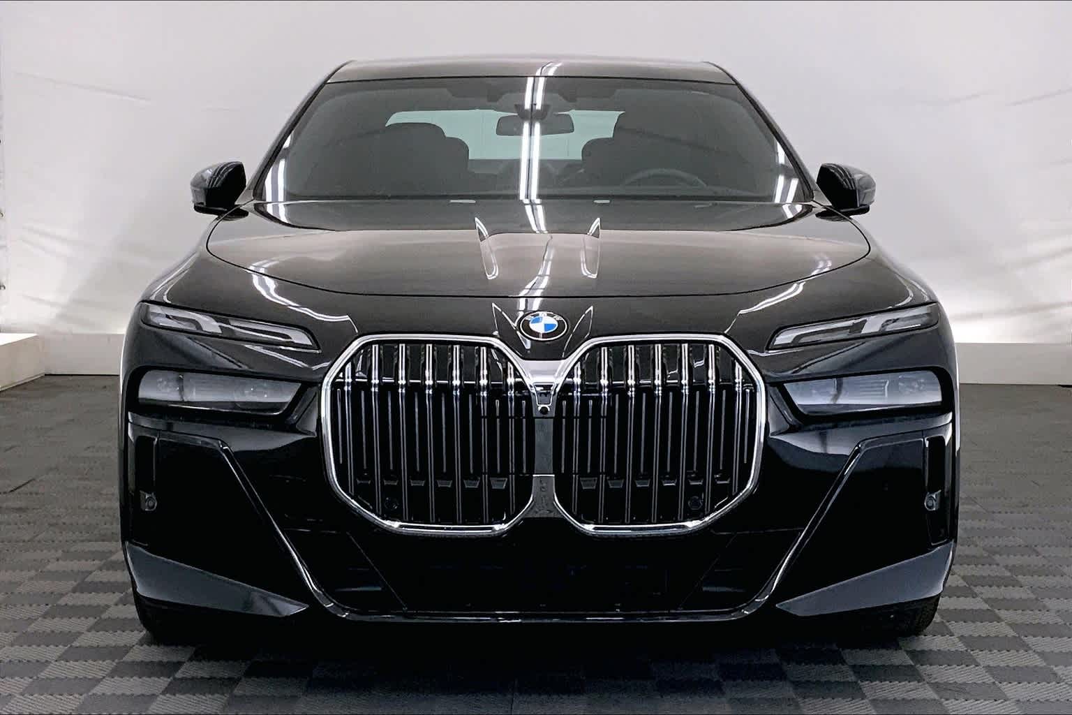 Thumbnail: 2024 BMW 7 Series - 6