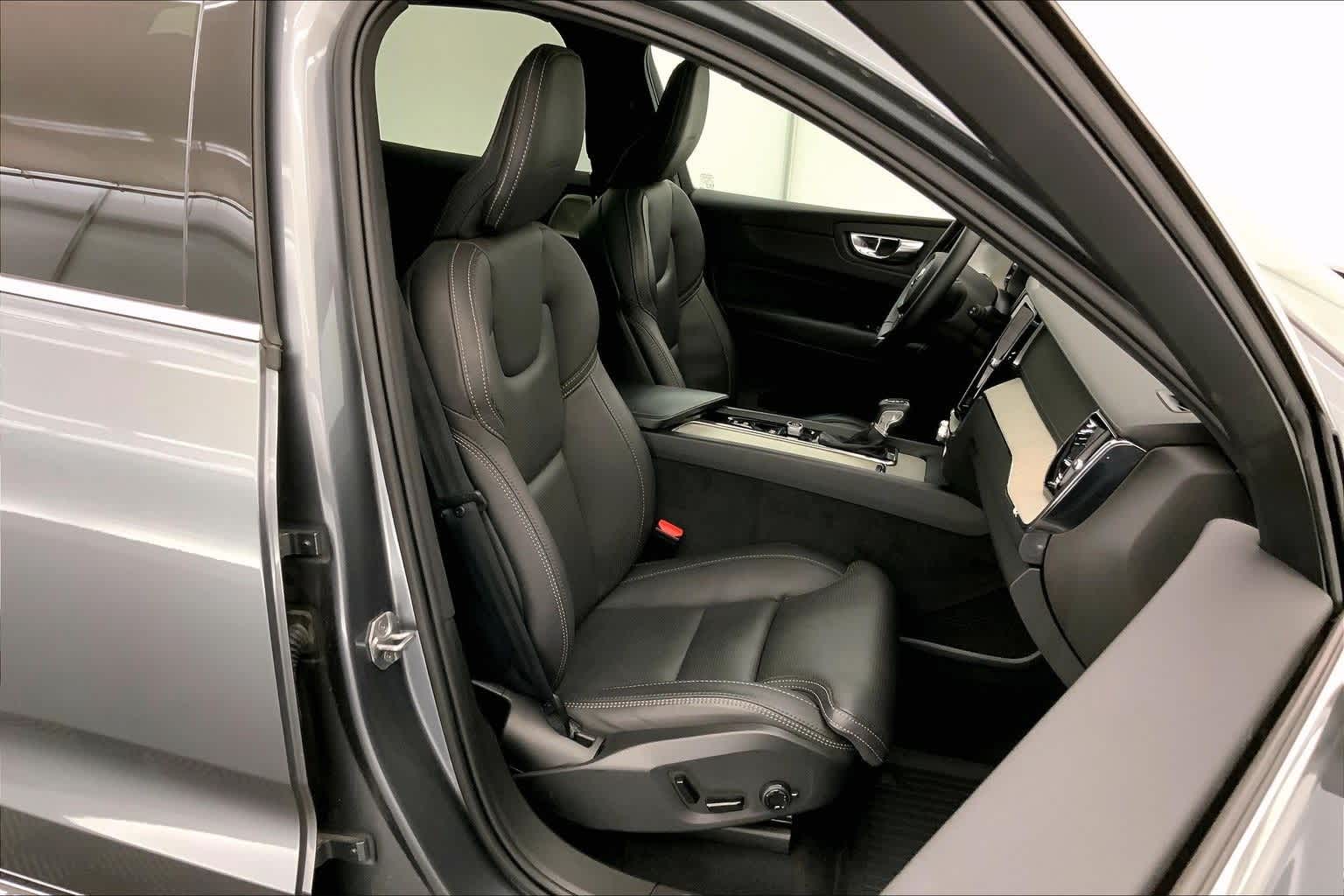 Thumbnail: 2020 Volvo XC60 - 13