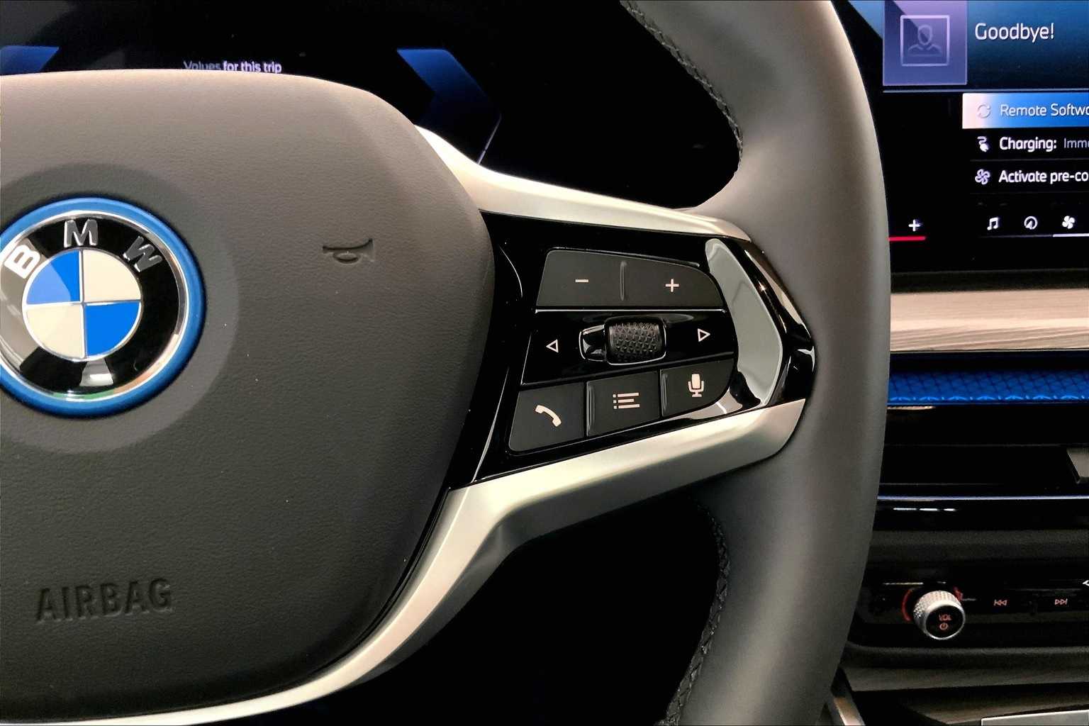 Thumbnail: 2025 BMW i4 - 25