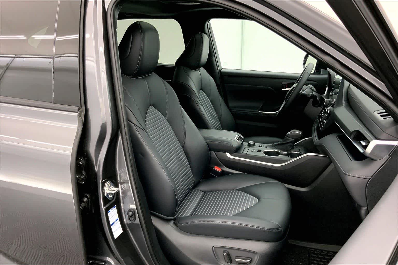 Thumbnail: 2021 Toyota Highlander - 13