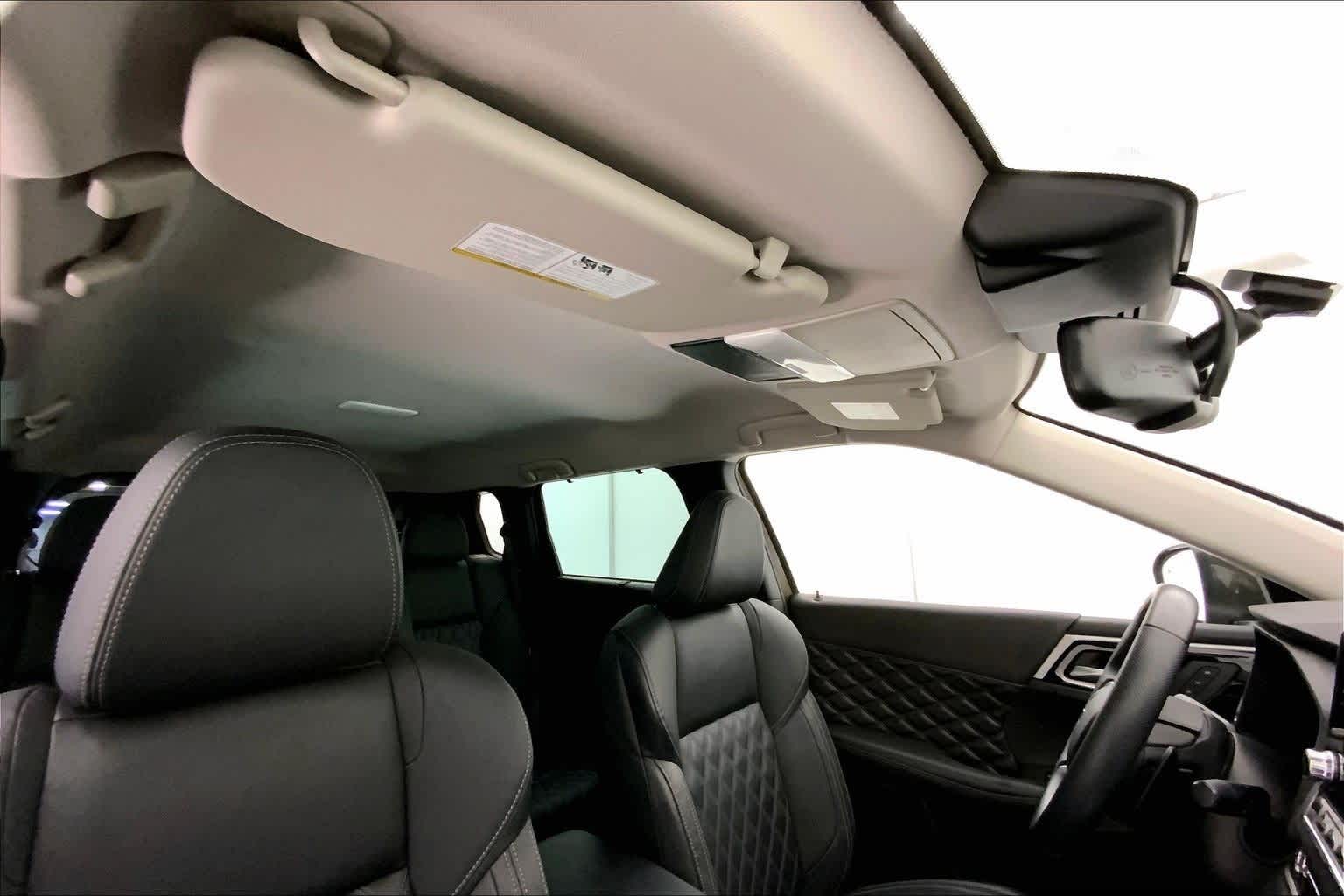 Thumbnail: 2023 Mitsubishi Outlander - 30