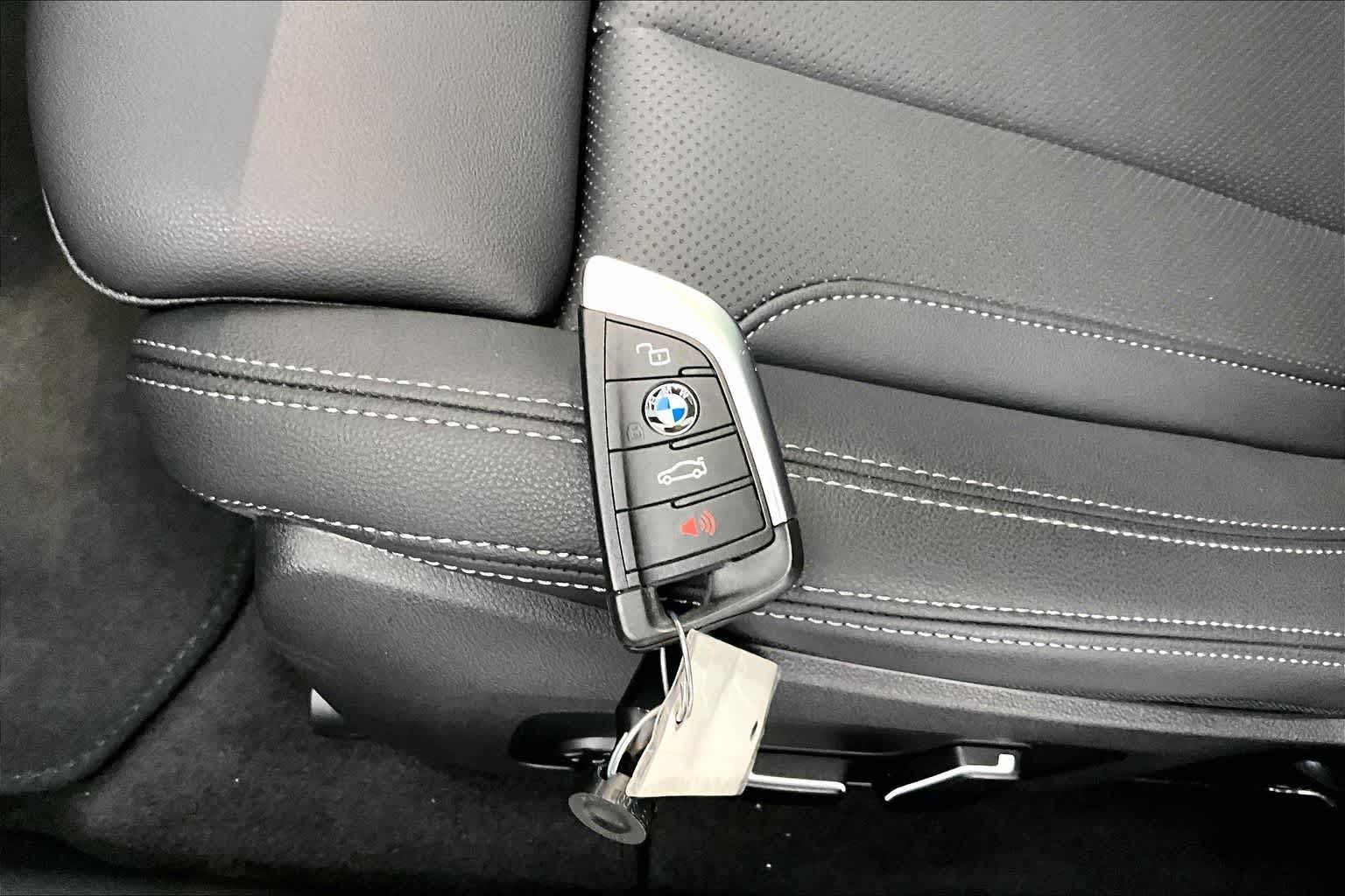 Thumbnail: 2025 BMW i4 - 19