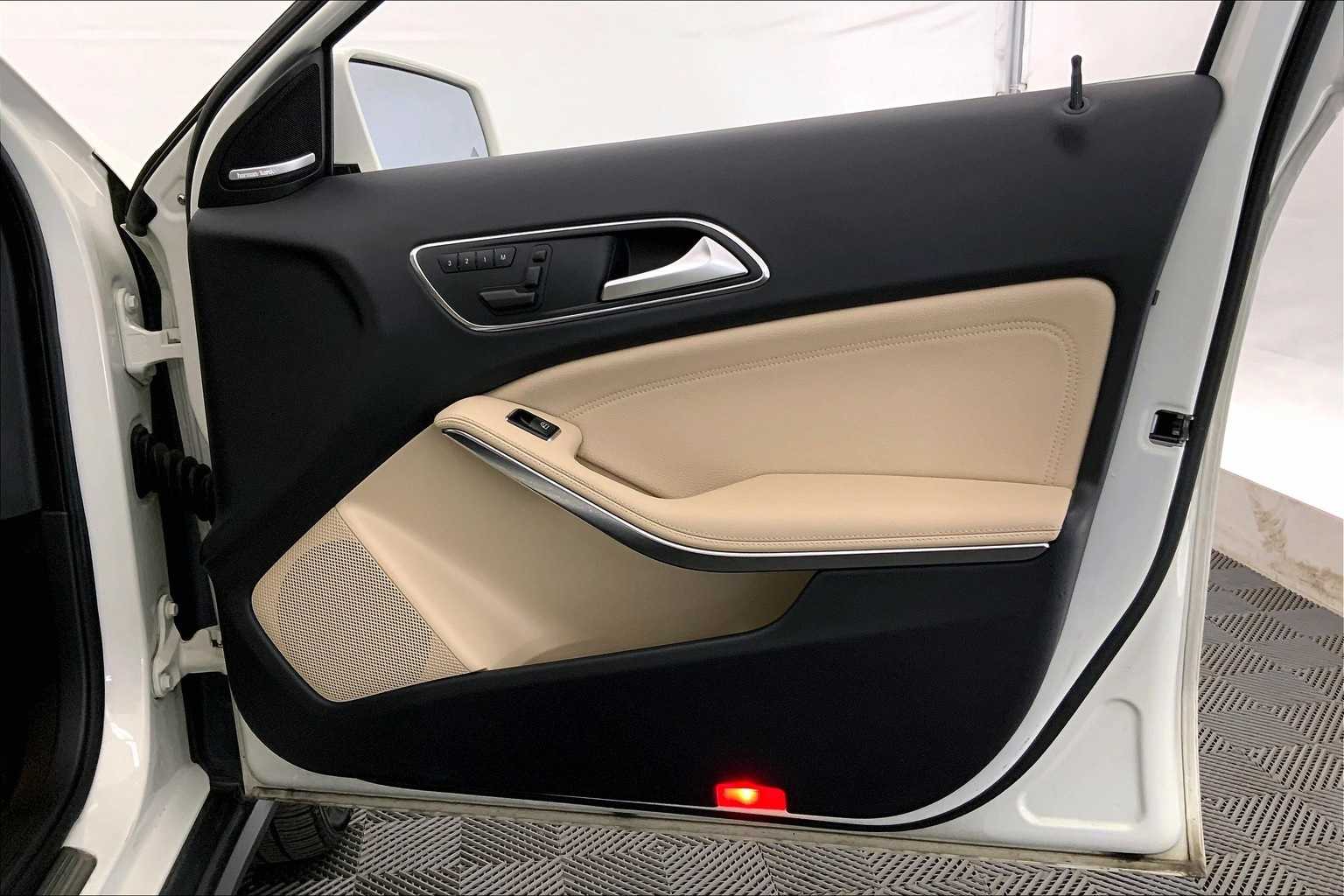 Thumbnail: 2015 Mercedes-Benz GLA - 28
