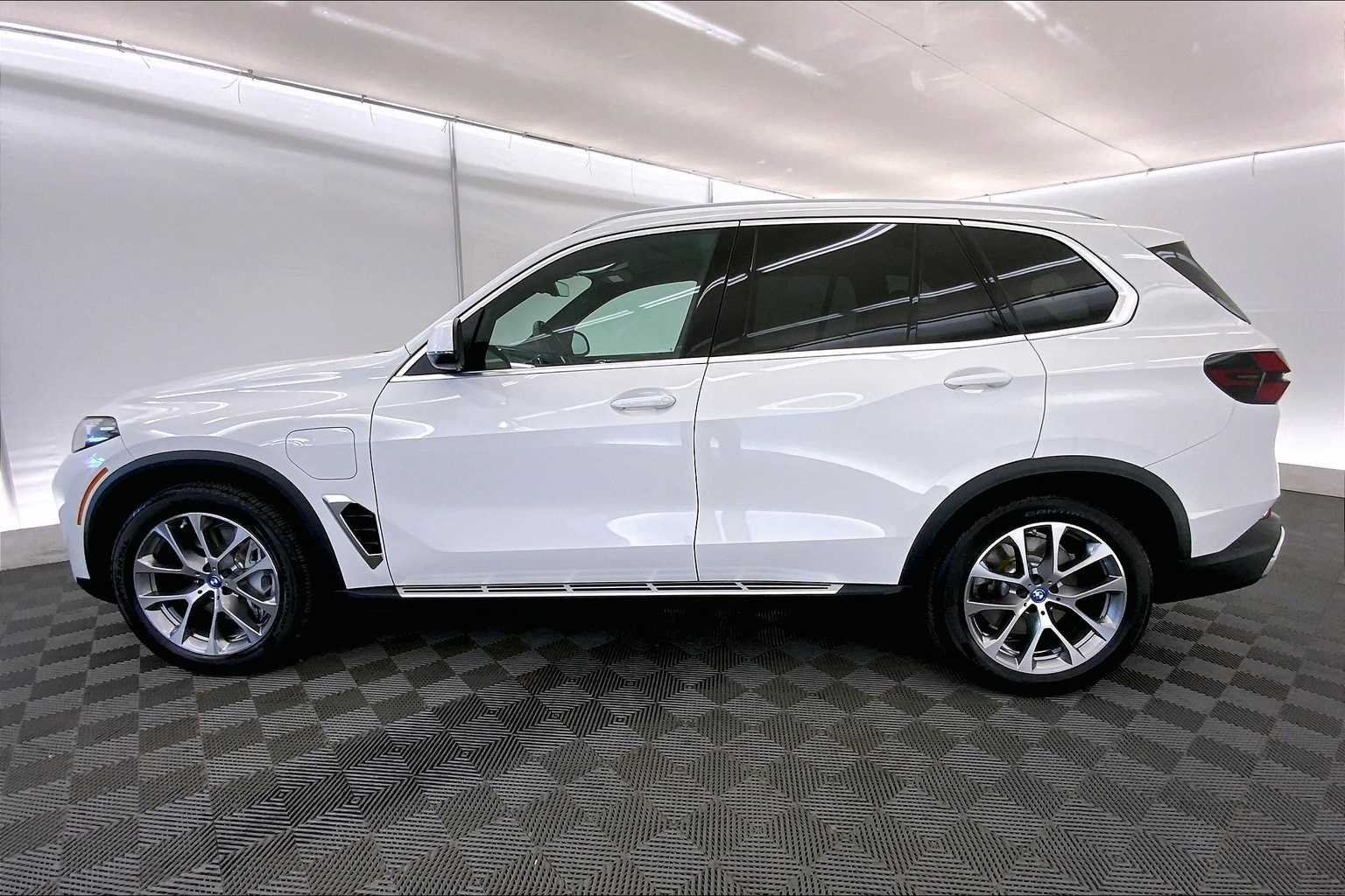 Thumbnail: 2025 BMW X5 - 3