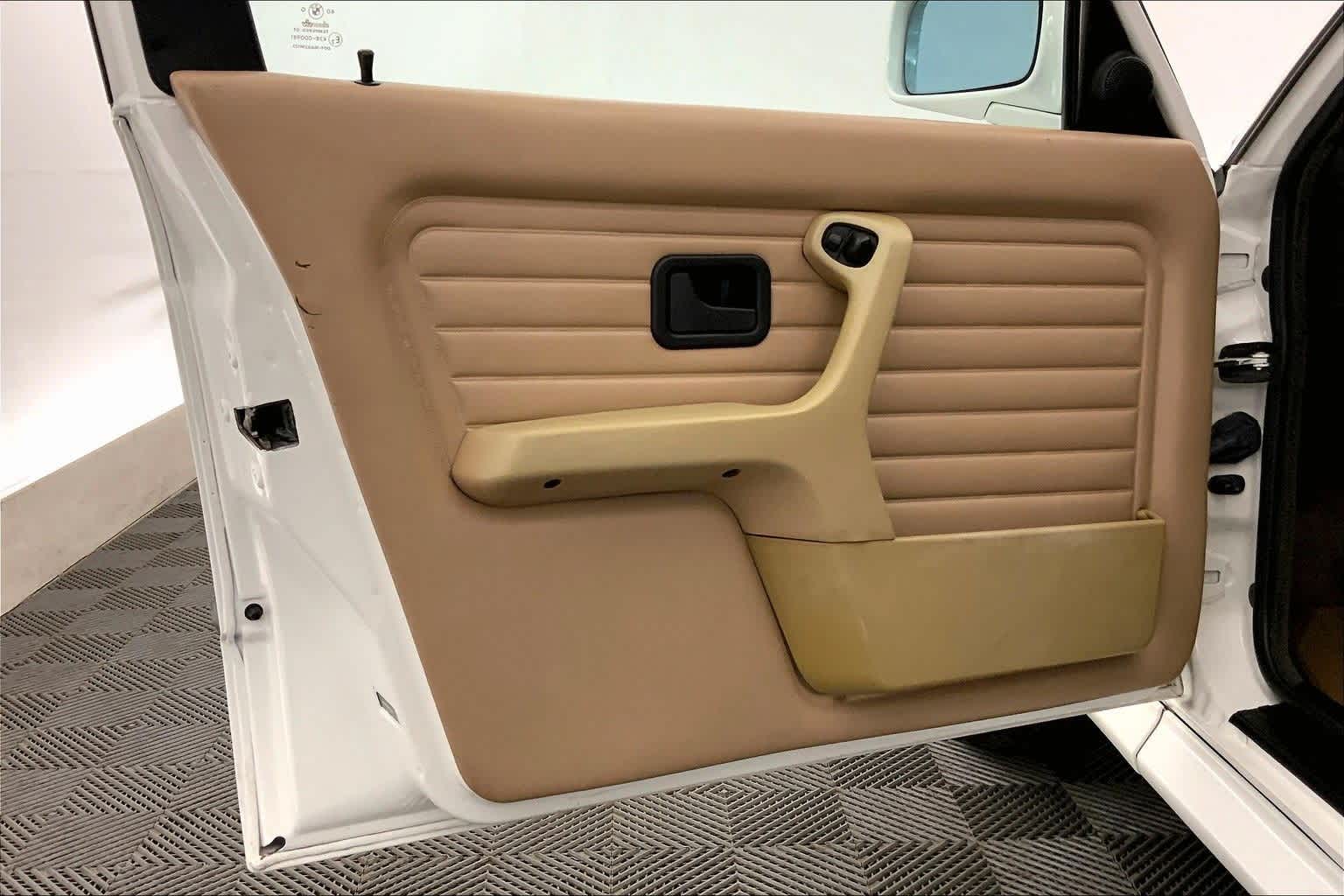 Thumbnail: 1991 BMW 3 Series - 27