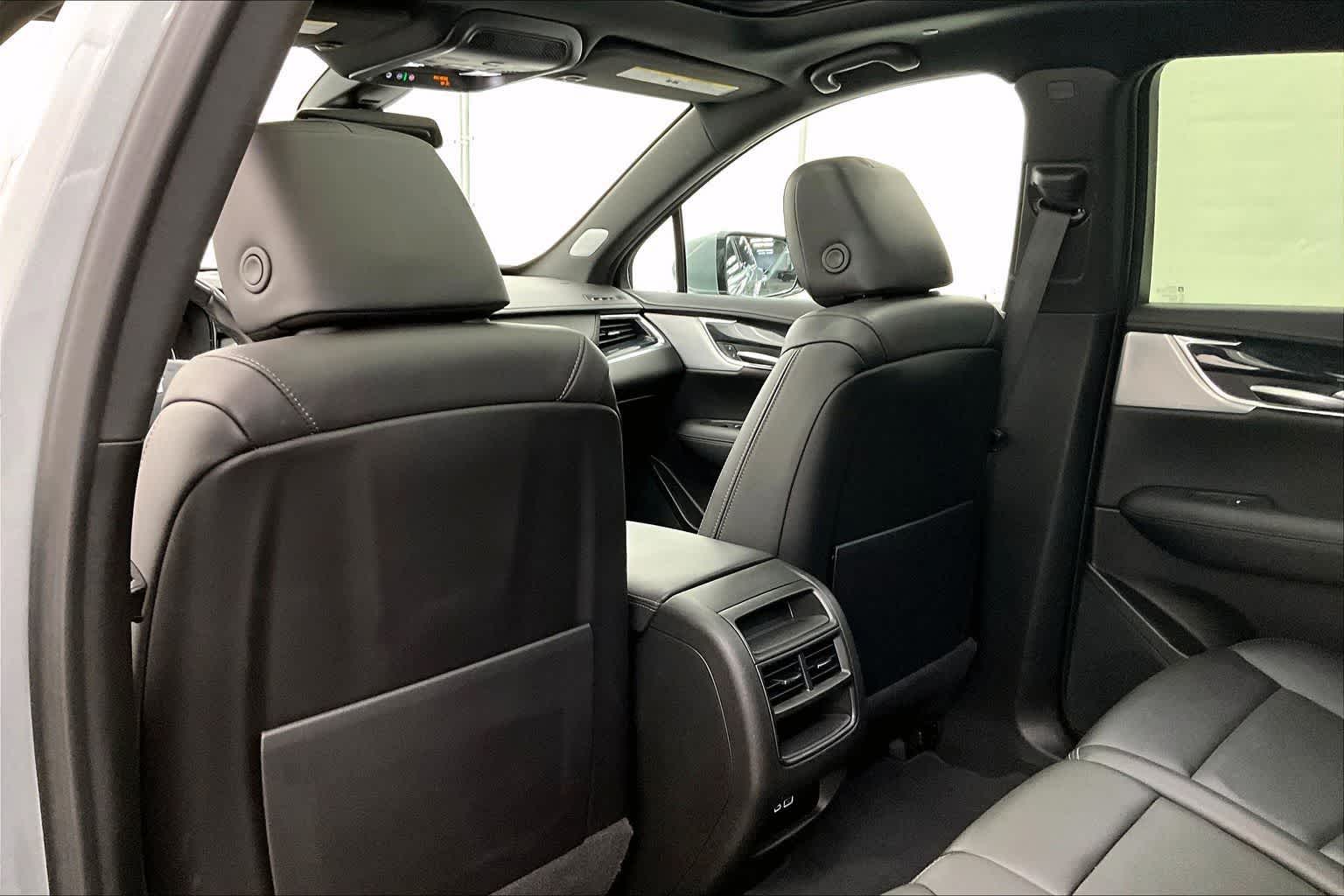 Thumbnail: 2023 Cadillac XT5 - 12