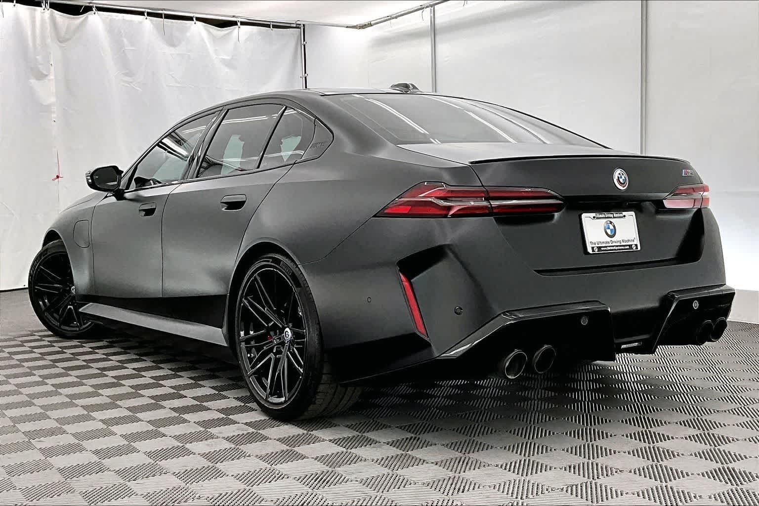 Thumbnail: 2026 BMW M5 - 4