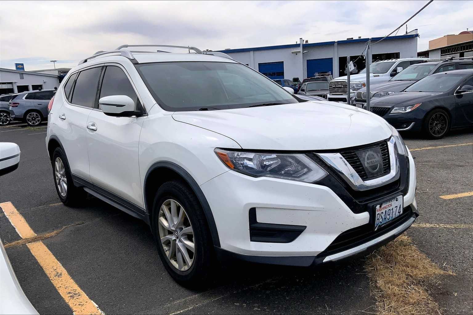 Thumbnail: 2017 Nissan Rogue - 11
