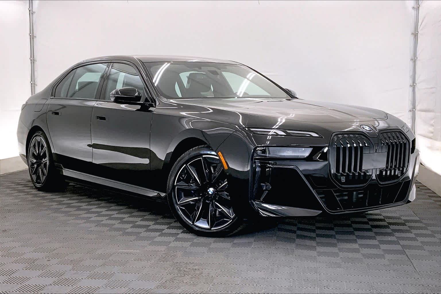 Thumbnail: 2023 BMW i7 - 21