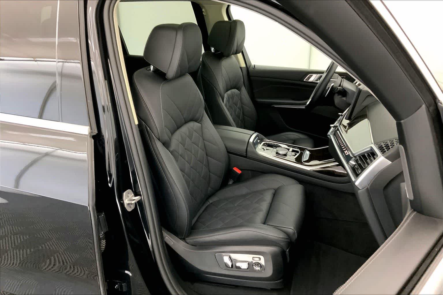 Thumbnail: 2024 BMW X7 - 13