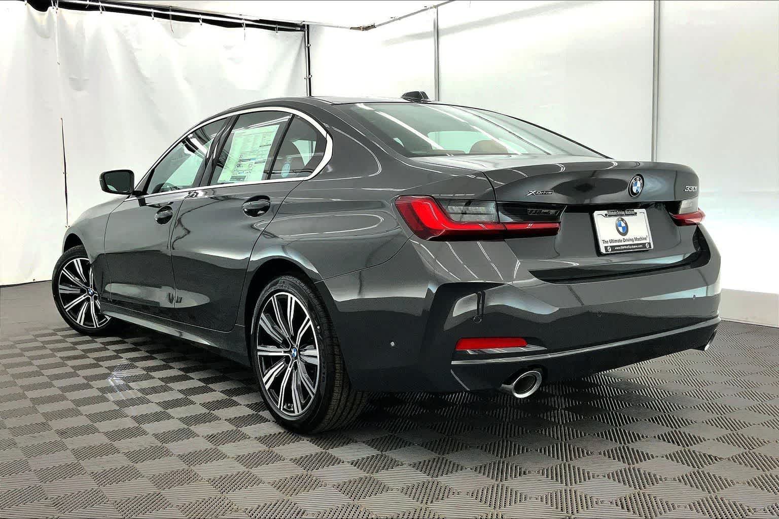 Thumbnail: 2026 BMW 3 Series - 4