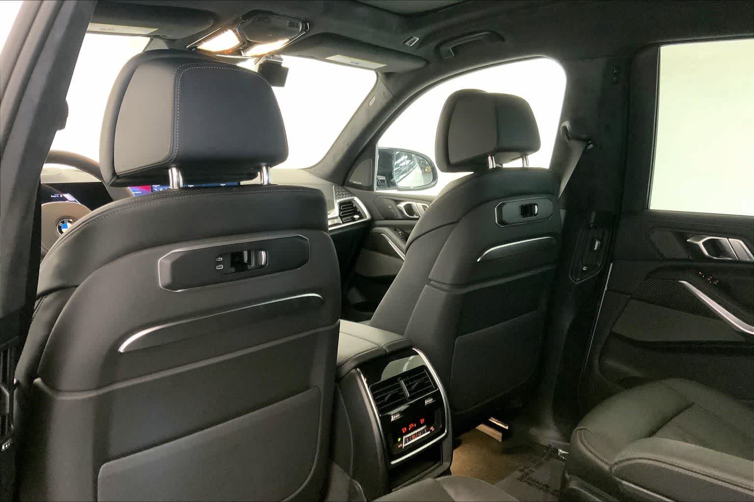 Thumbnail: 2026 BMW X7 - 12