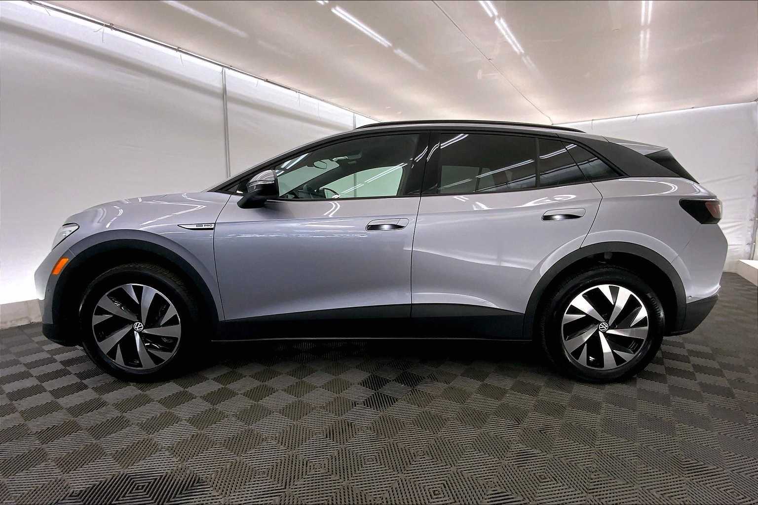 Thumbnail: 2023 Volkswagen ID.4 - 3