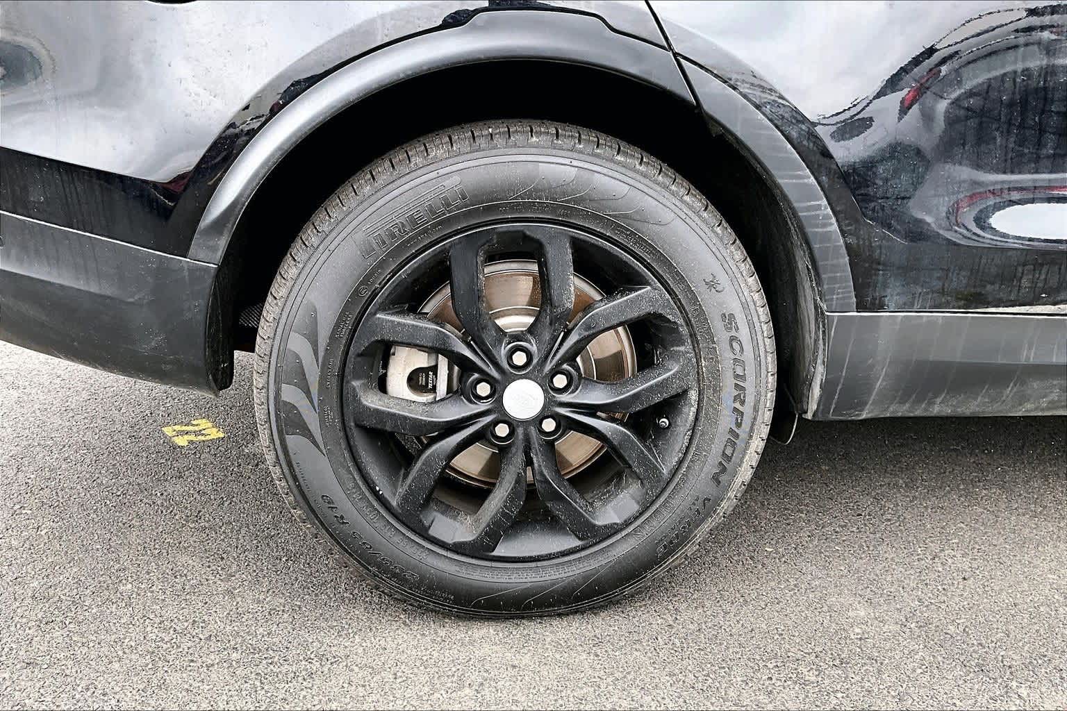 Thumbnail: 2019 Land Rover Discovery - 20