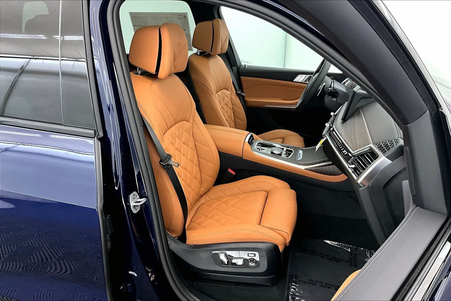 Thumbnail: 2026 BMW X7 - 14
