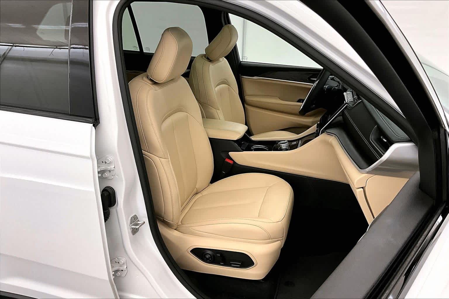 Thumbnail: 2023 Jeep Grand Cherokee - 13